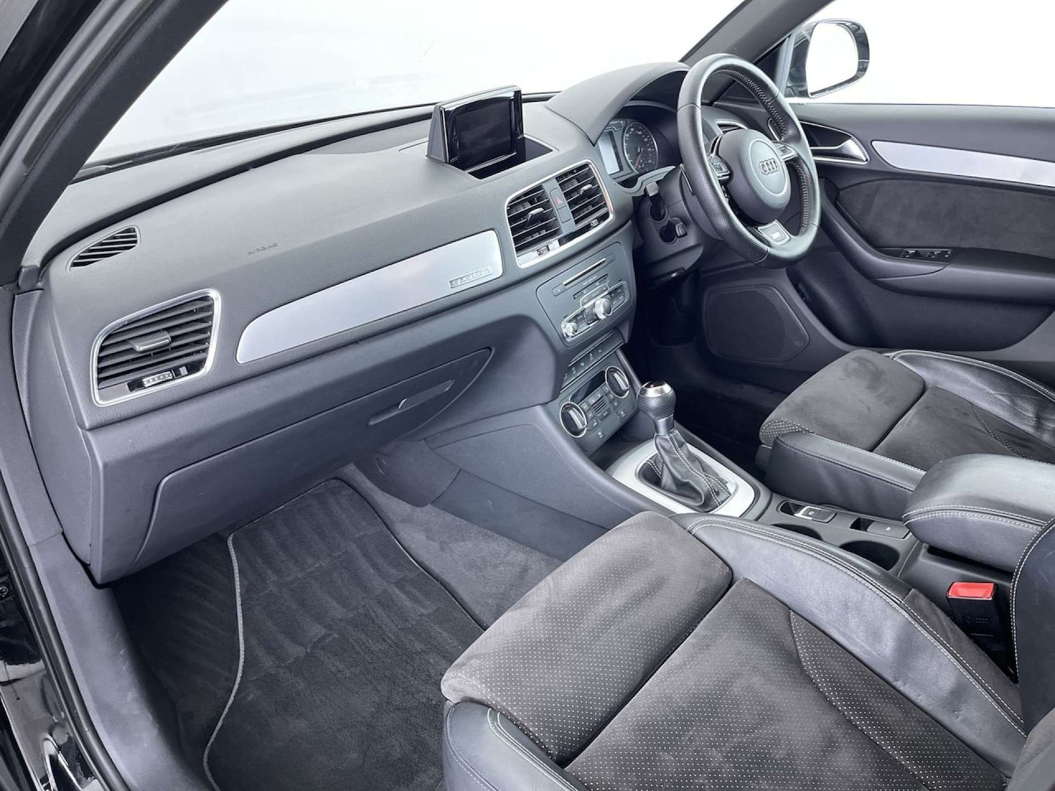 Used Audi Q3 2015 for sale - 76829955: Photo 32