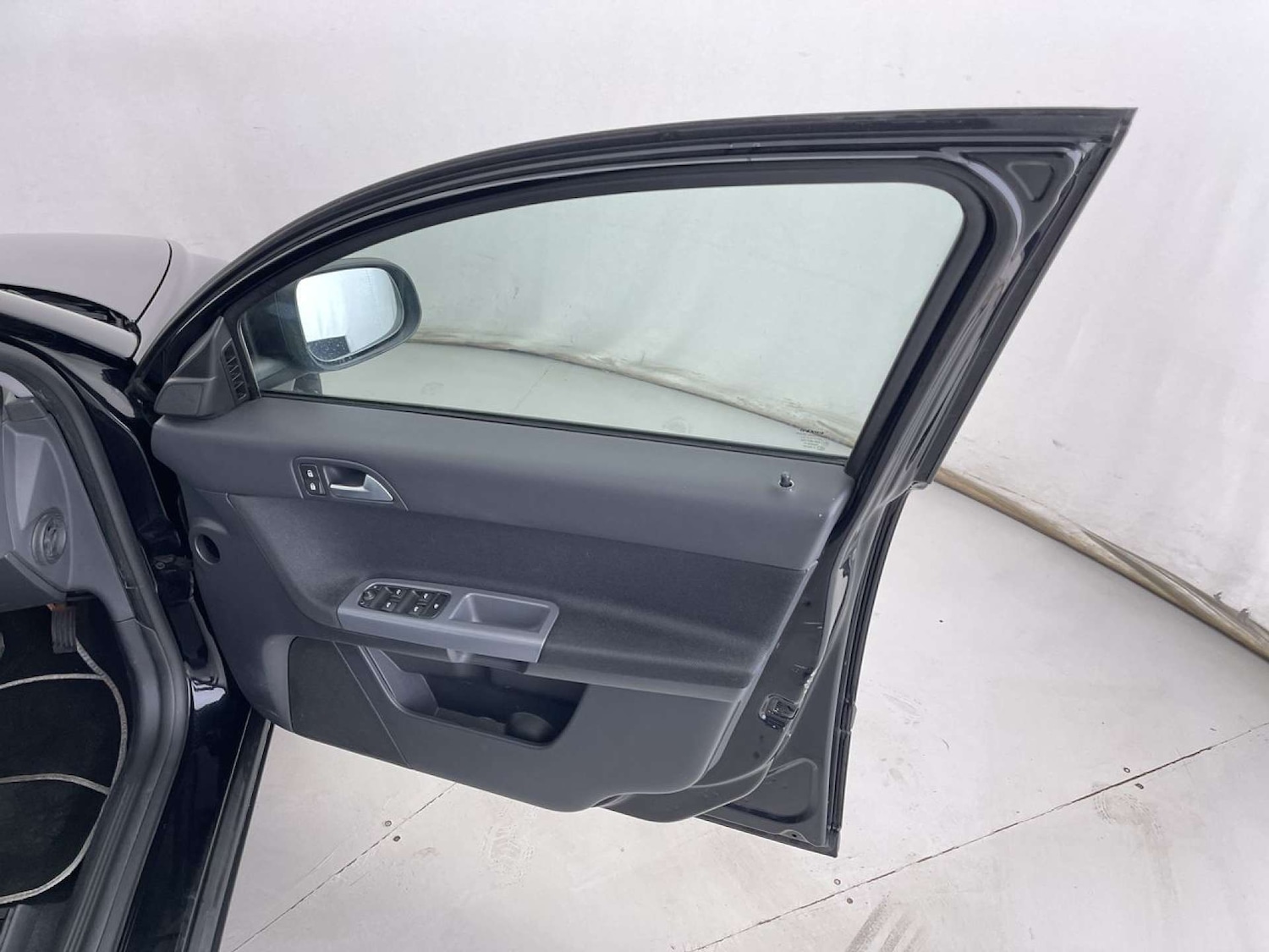 Used Volvo S40 2010 for sale - 76412603: Photo 29