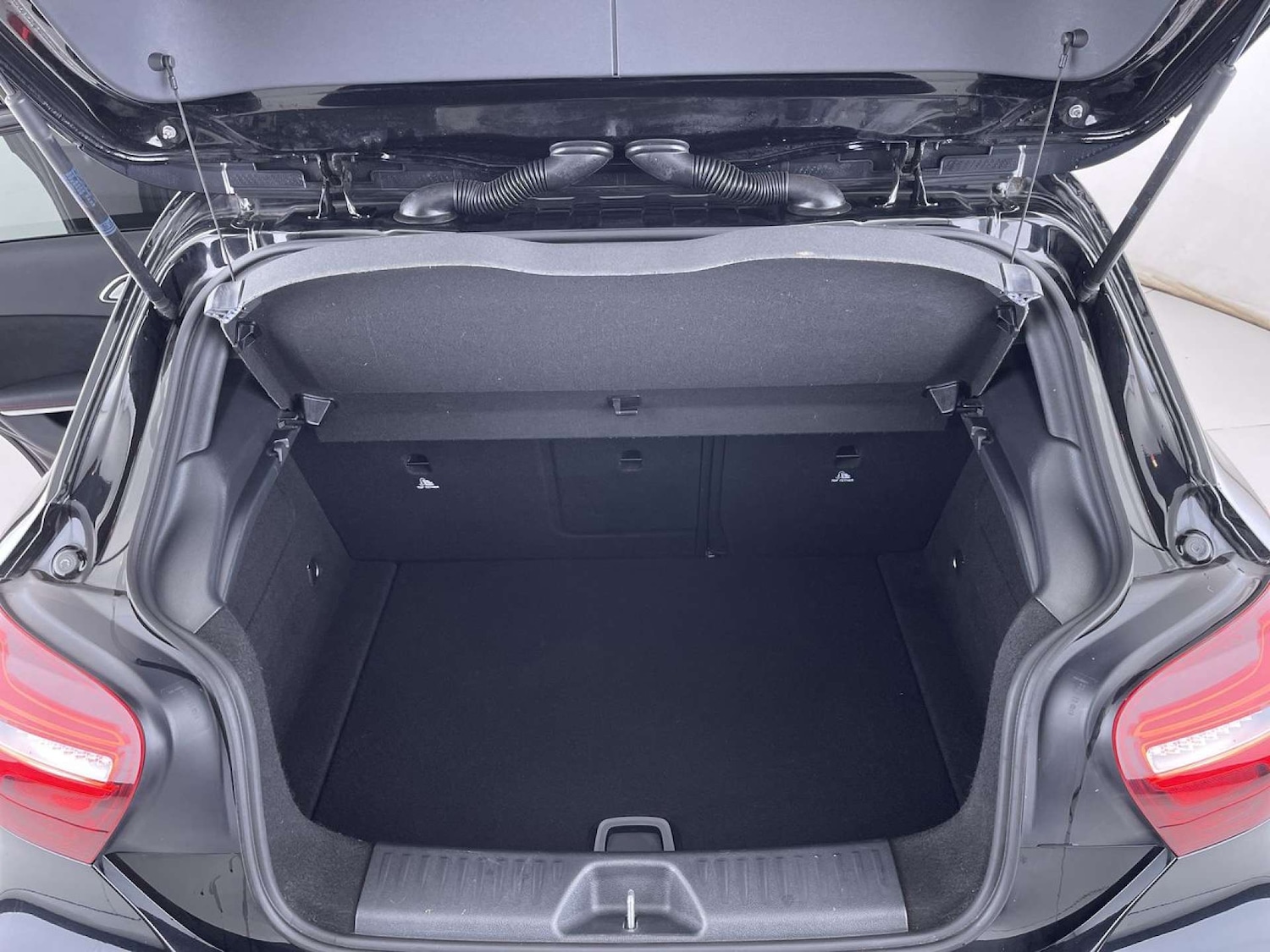 Used Mercedes-Benz A-Class 2018 for sale - 76402708: Photo 10