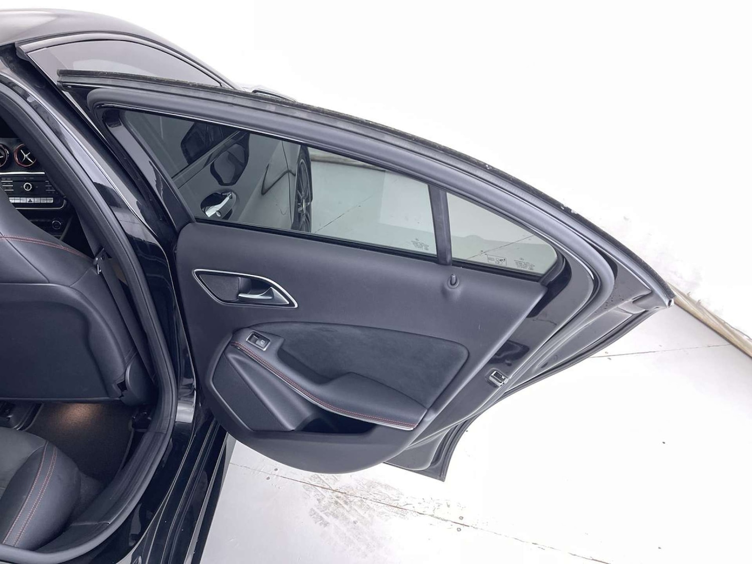 Used Mercedes-Benz A-Class 2018 for sale - 76402708: Photo 30