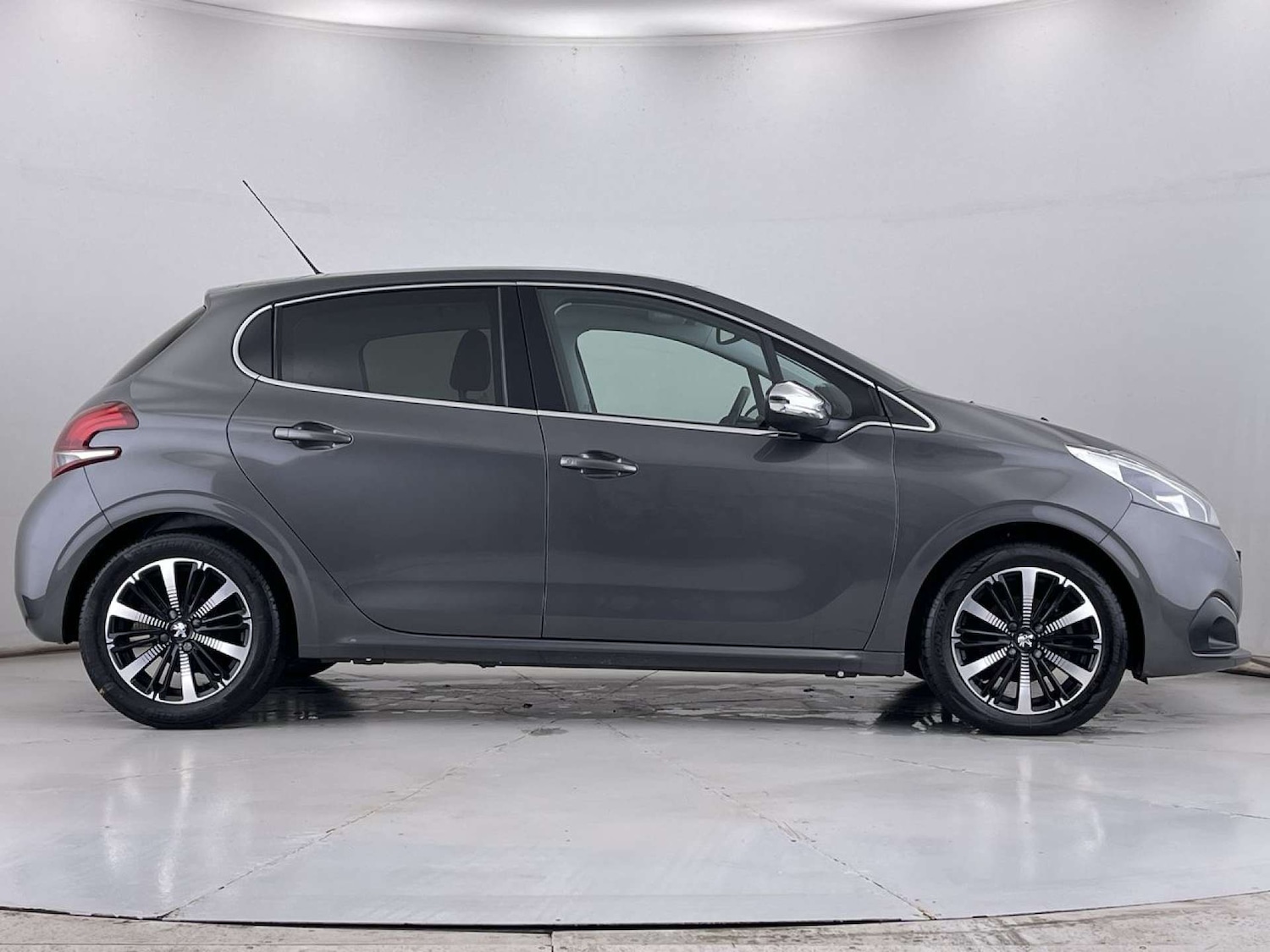 Used Peugeot 208 2018 for sale - 76602093: Photo 15