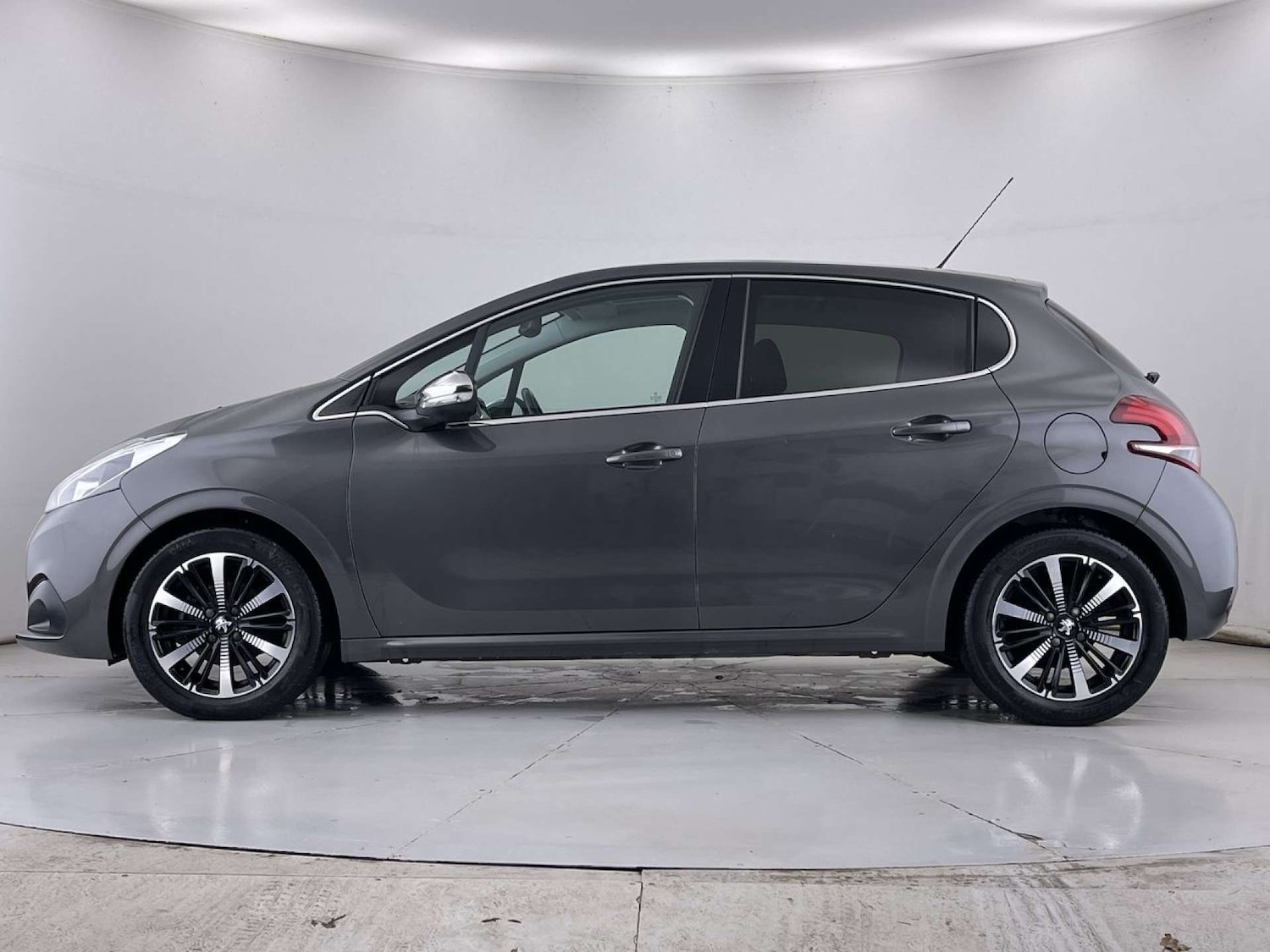 Used Peugeot 208 2018 for sale - 76602093: Photo 16