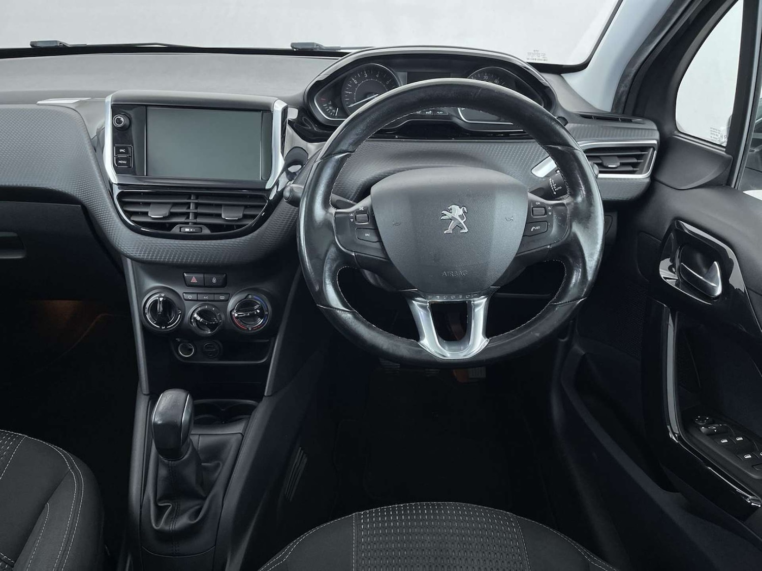 Used Peugeot 208 2018 for sale - 76602093: Photo 35