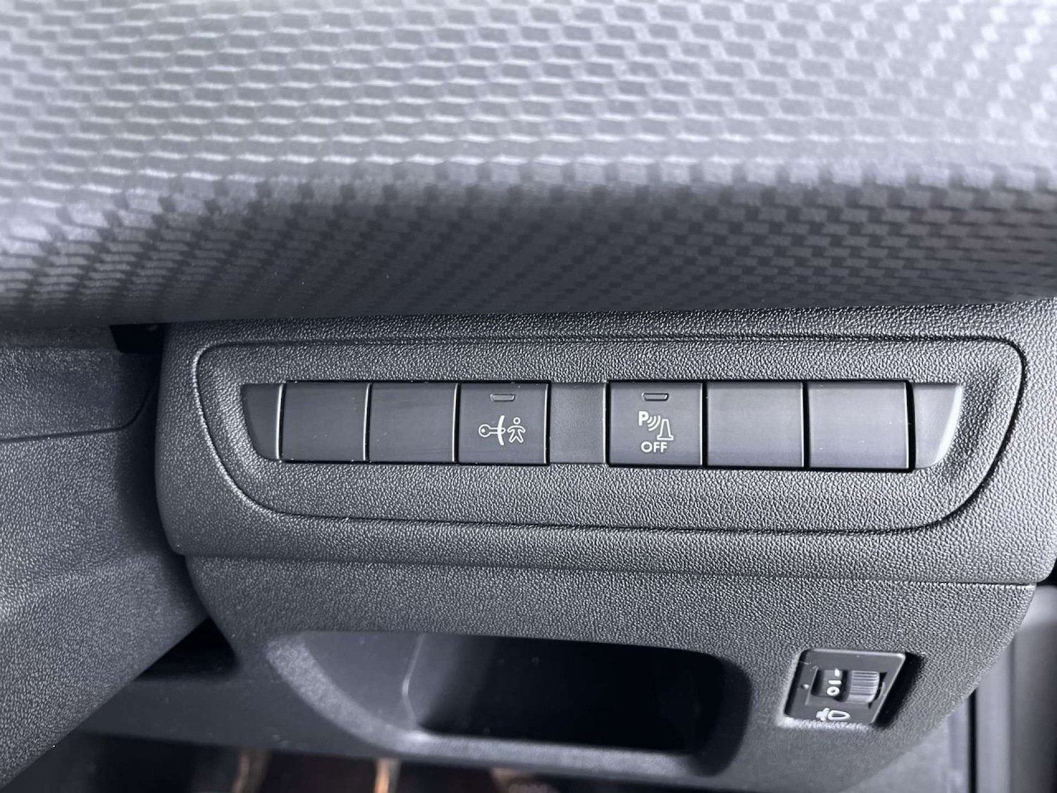 Used Peugeot 208 2018 for sale - 76602093: Photo 48