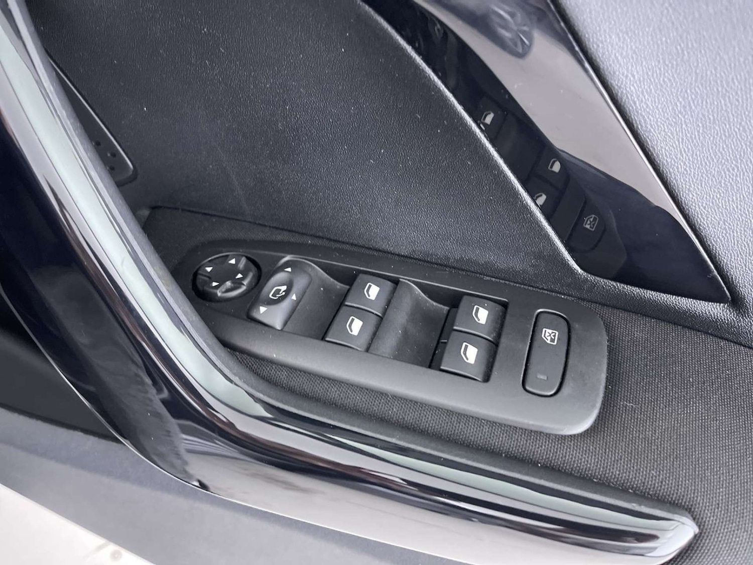 Used Peugeot 208 2018 for sale - 76602093: Photo 49