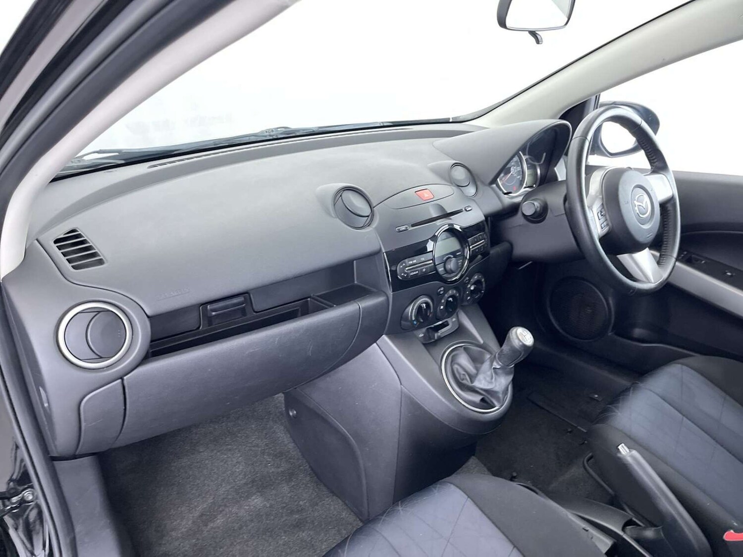 Used Mazda Mazda2 2011 for sale - 77400155: Photo 32