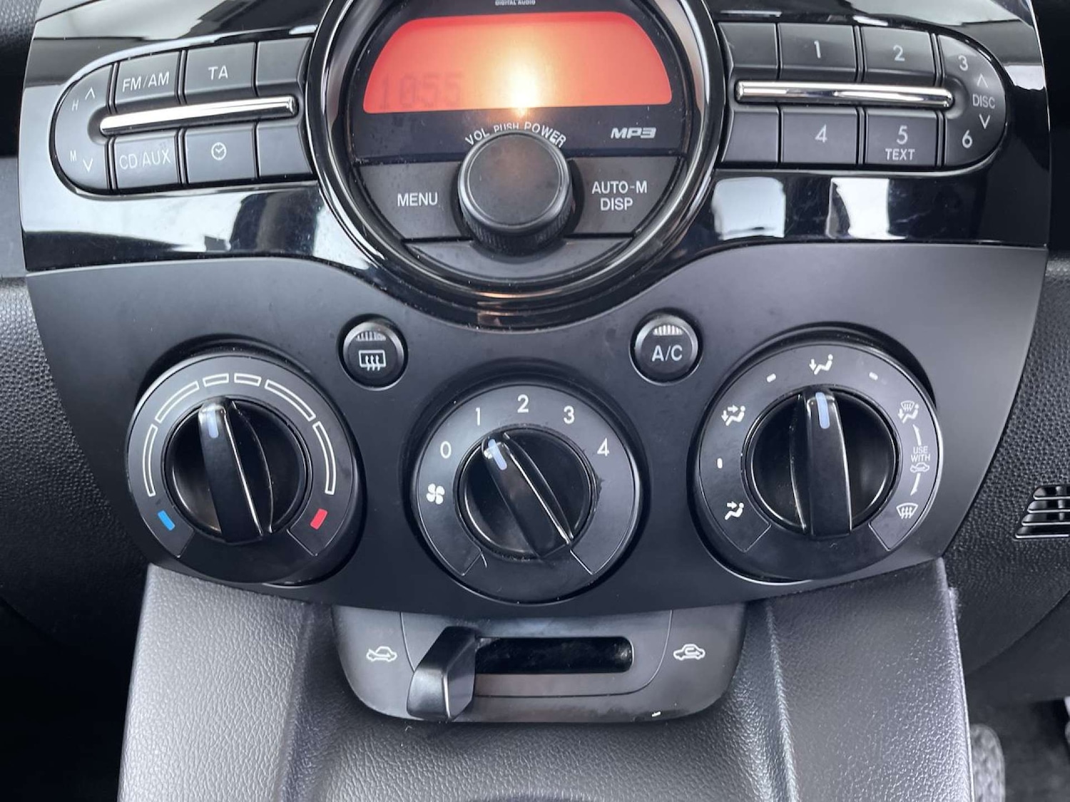 Used Mazda Mazda2 2011 for sale - 77400155: Photo 42