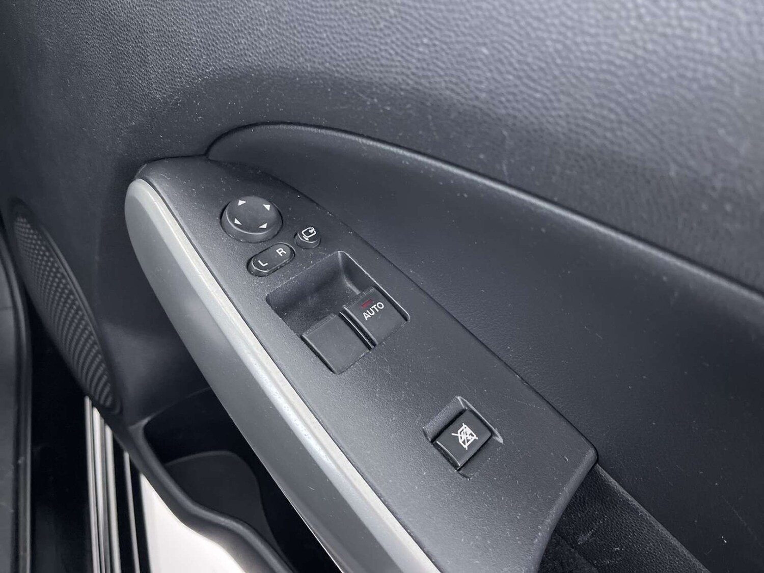 Used Mazda Mazda2 2011 for sale - 77400155: Photo 48