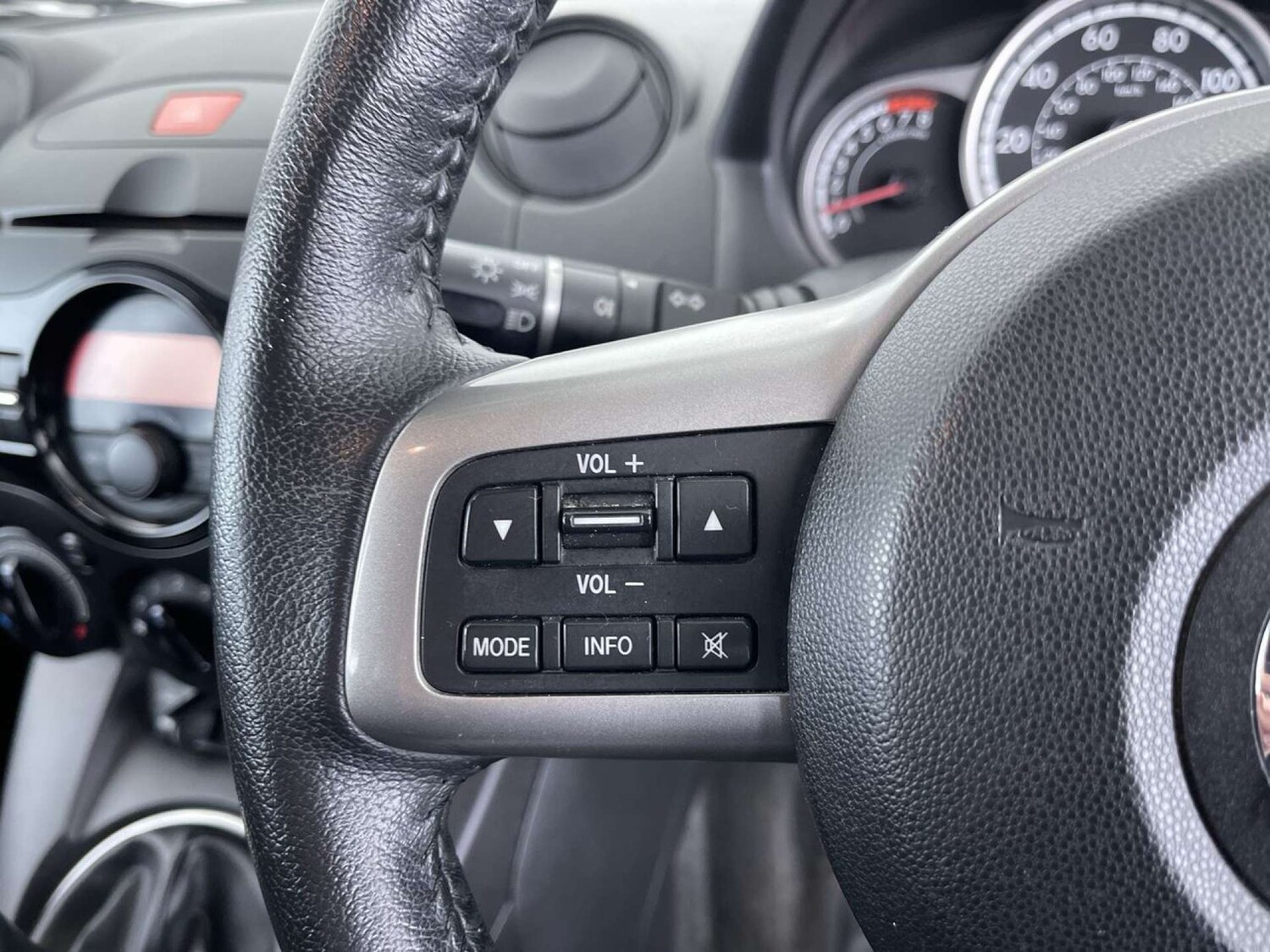 Used Mazda Mazda2 2011 for sale - 77400155: Photo 49