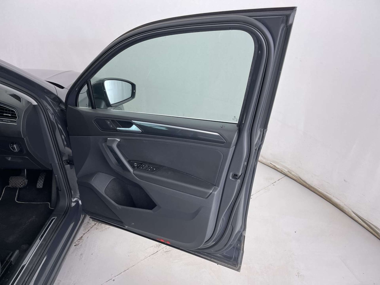 Used Volkswagen Tiguan 2018 for sale - 76637972: Photo 29