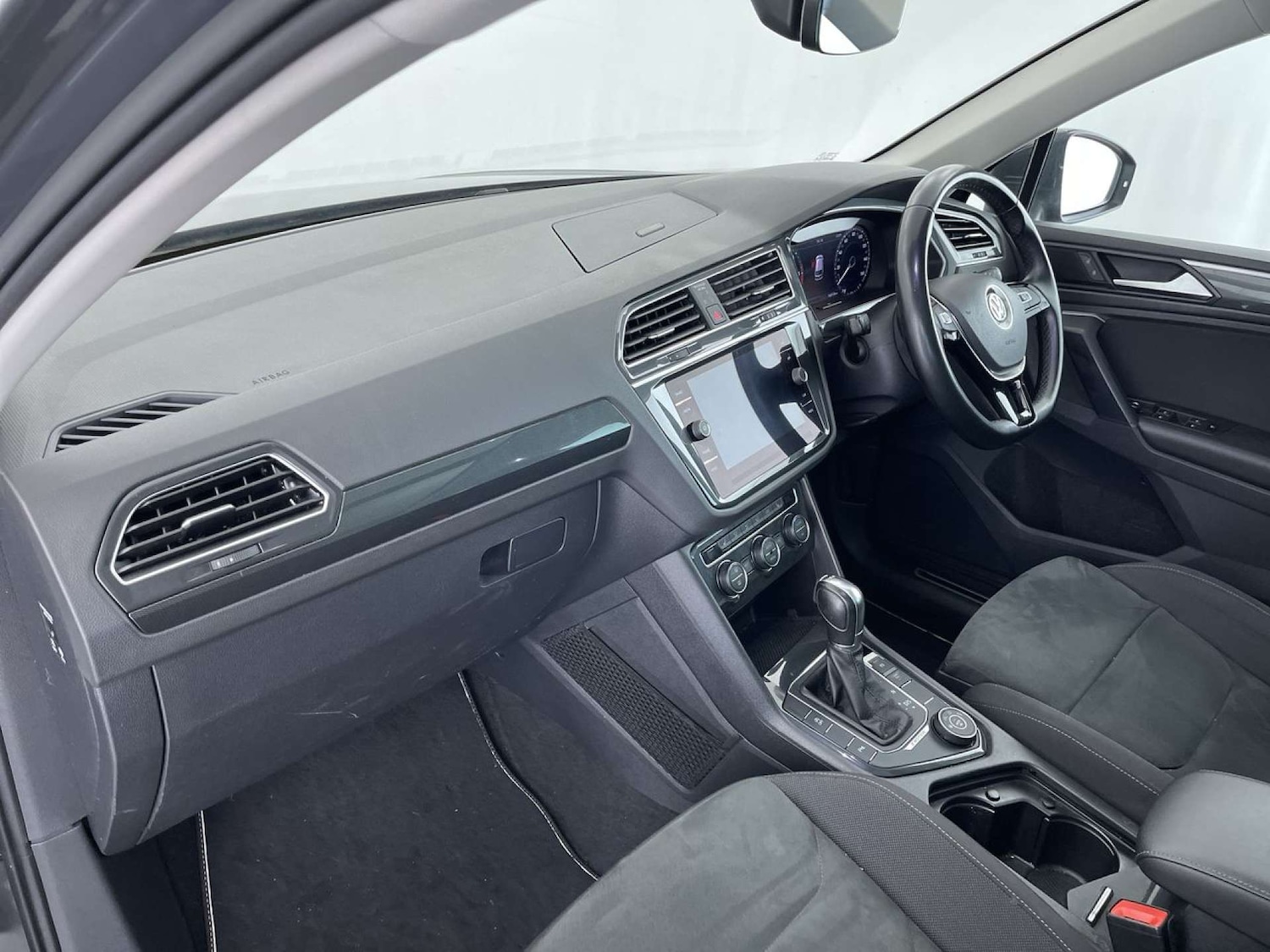 Used Volkswagen Tiguan 2018 for sale - 76637972: Photo 32