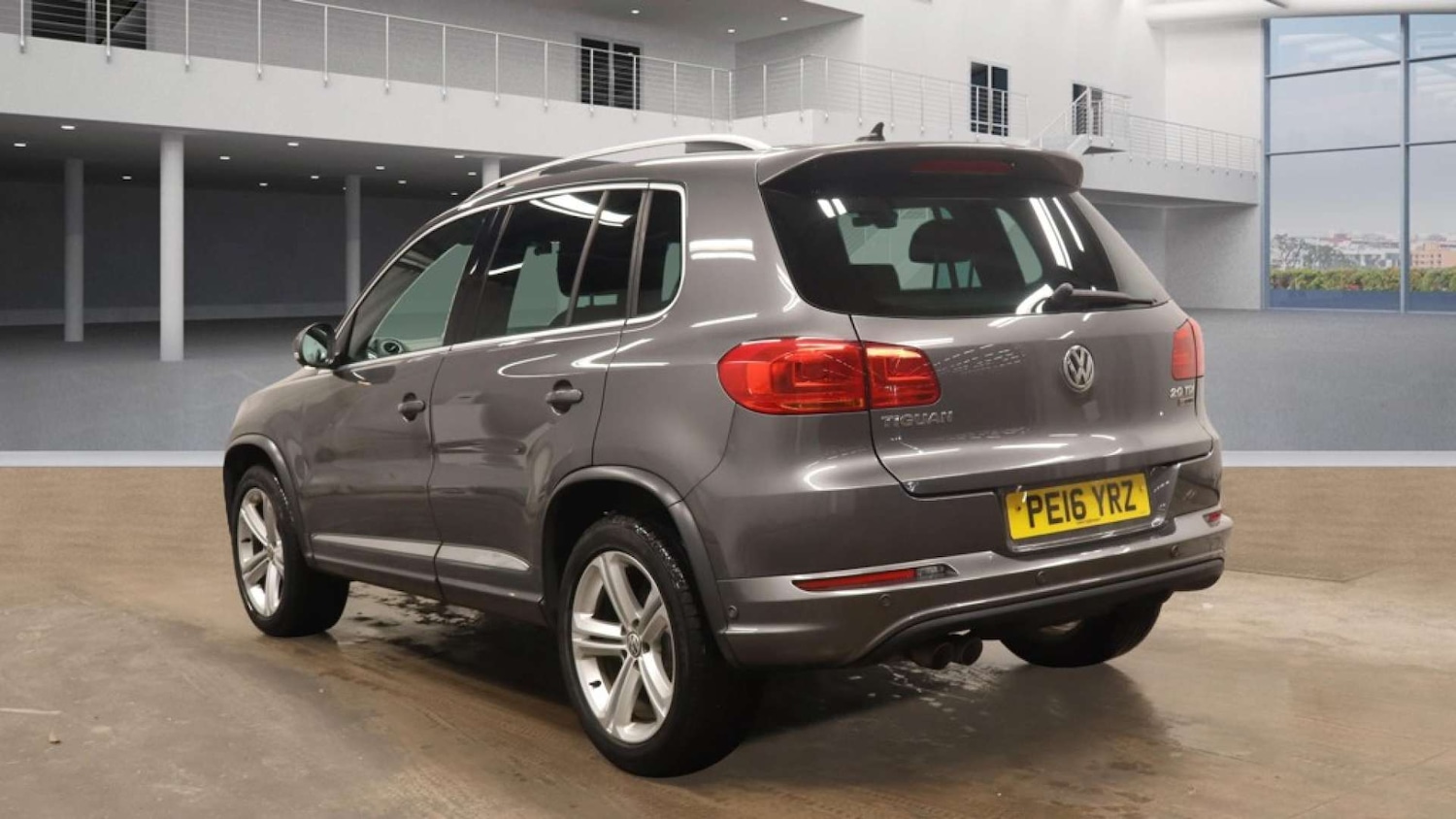 Used Volkswagen Tiguan 2016 for sale - 76905286: Photo 2