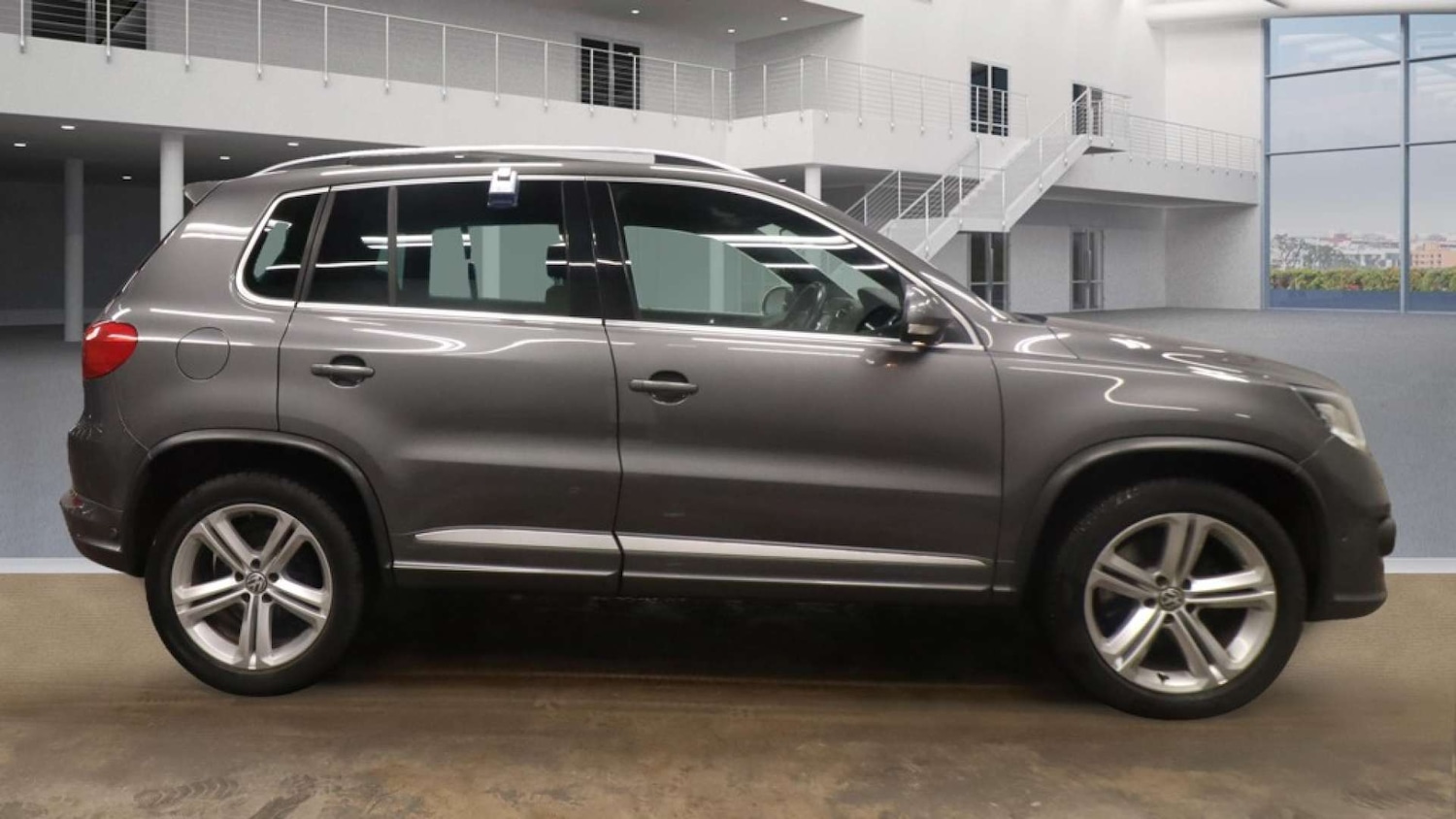 Used Volkswagen Tiguan 2016 for sale - 76905286: Photo 4