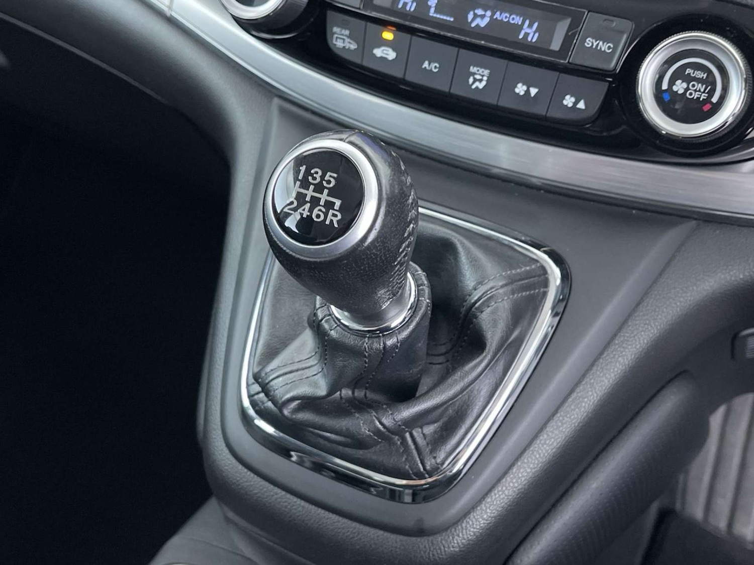 Used Honda CR-V 2015 for sale - 76719557: Photo 47