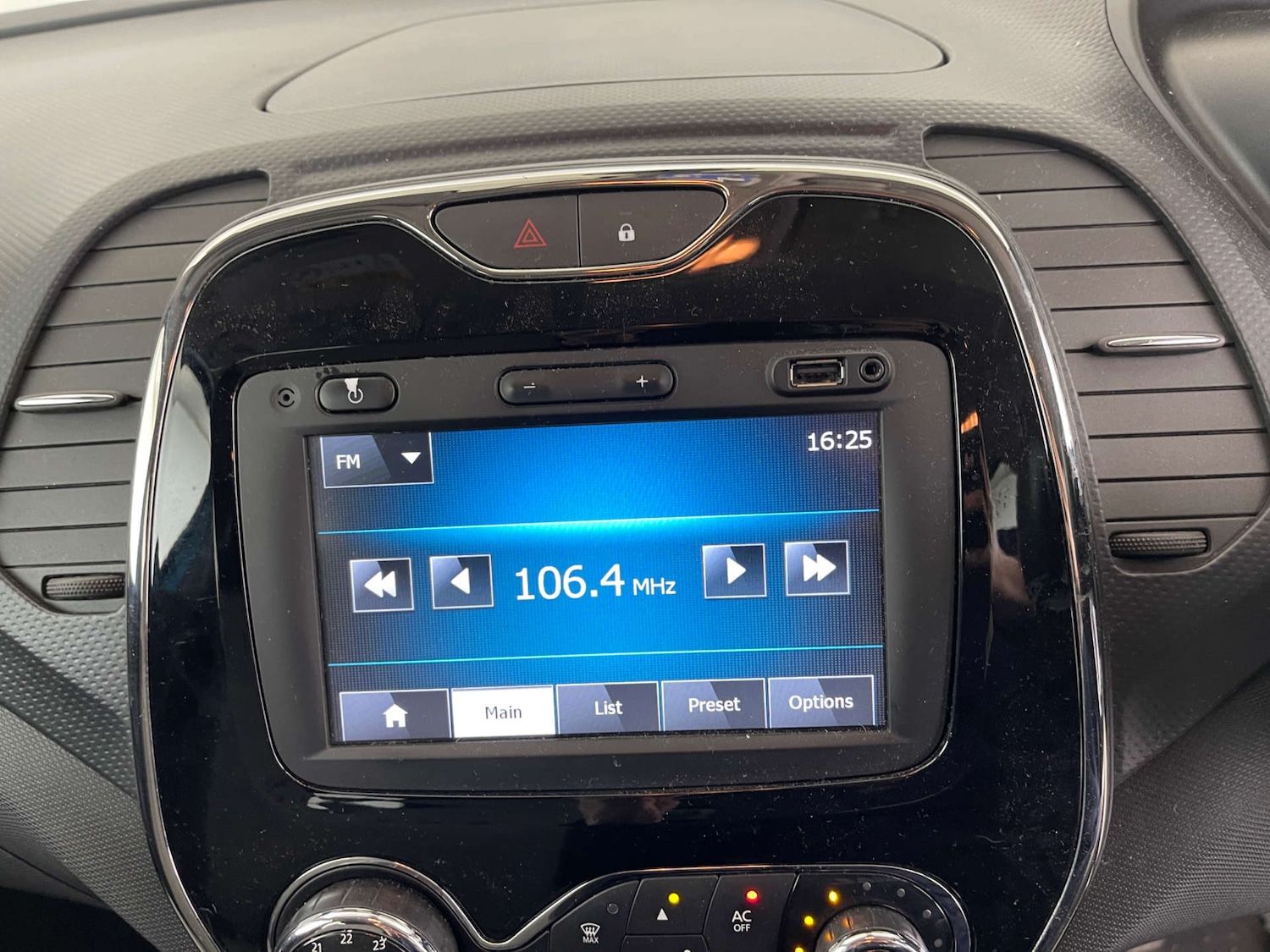 Used Renault Captur 2014 for sale - 77547702: Photo 14