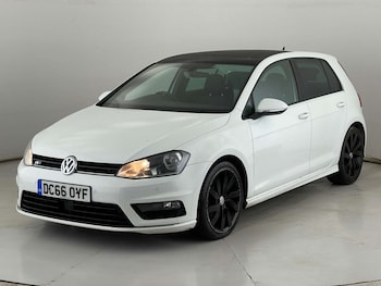 Used Volkswagen Golf 2016 for sale - 76509342: Photo