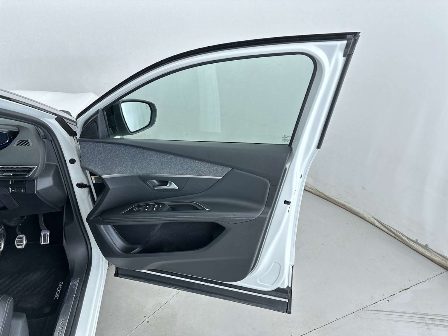 Used Peugeot 3008 2018 for sale - 77953400: Photo 29