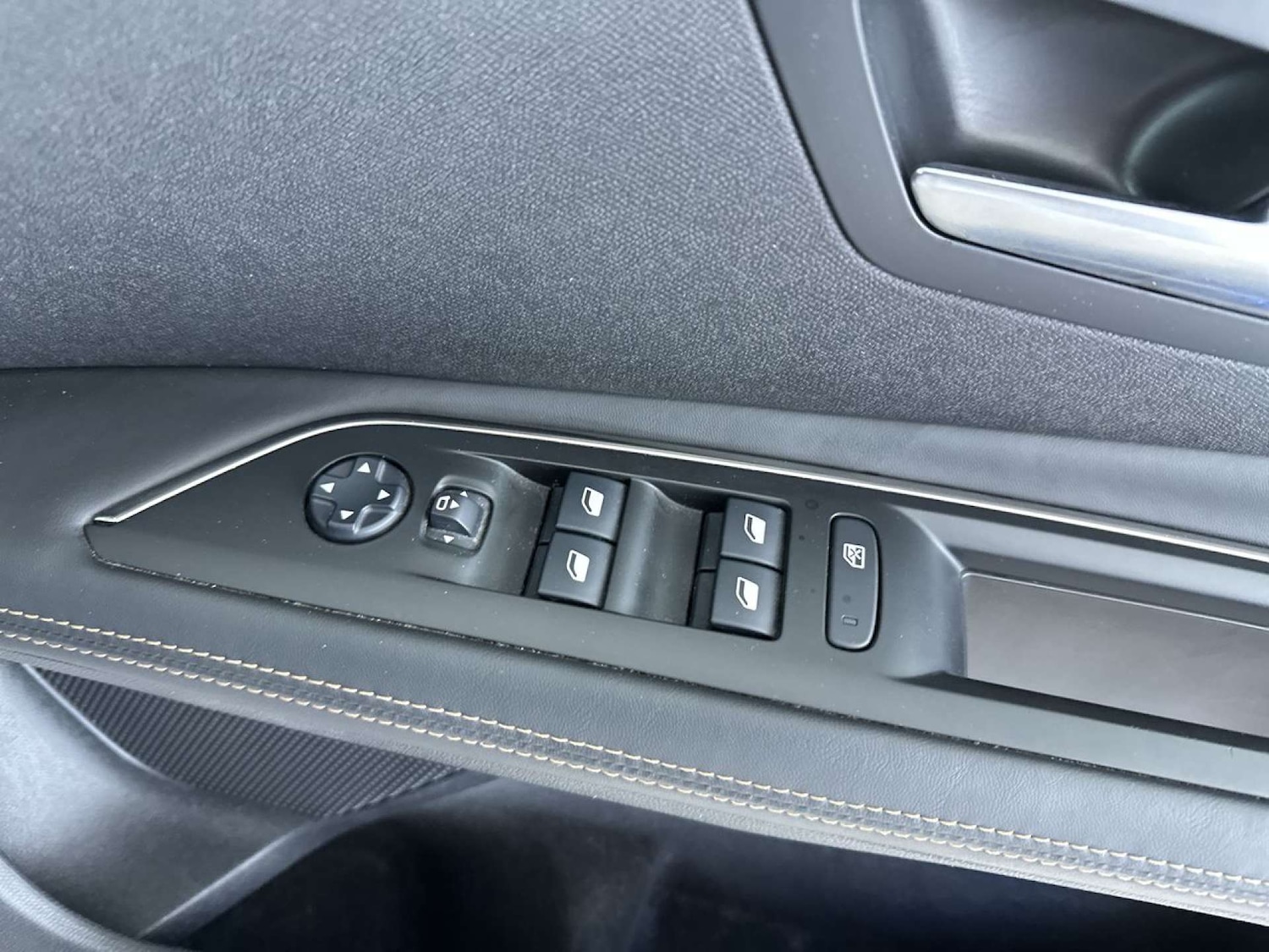 Used Peugeot 3008 2018 for sale - 77953400: Photo 52