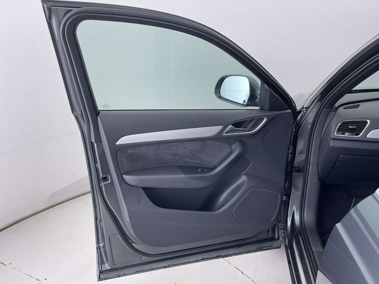 Used Audi Q3 2015 for sale - 76735807: Photo 27