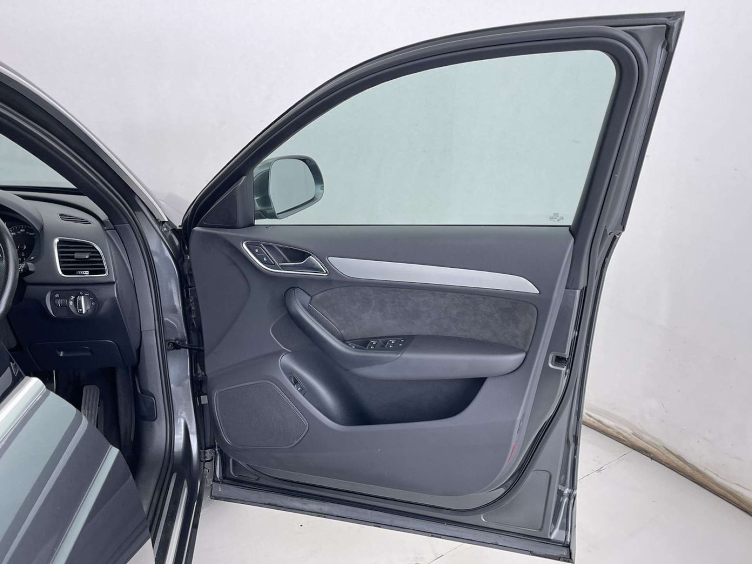 Used Audi Q3 2015 for sale - 76735807: Photo 29