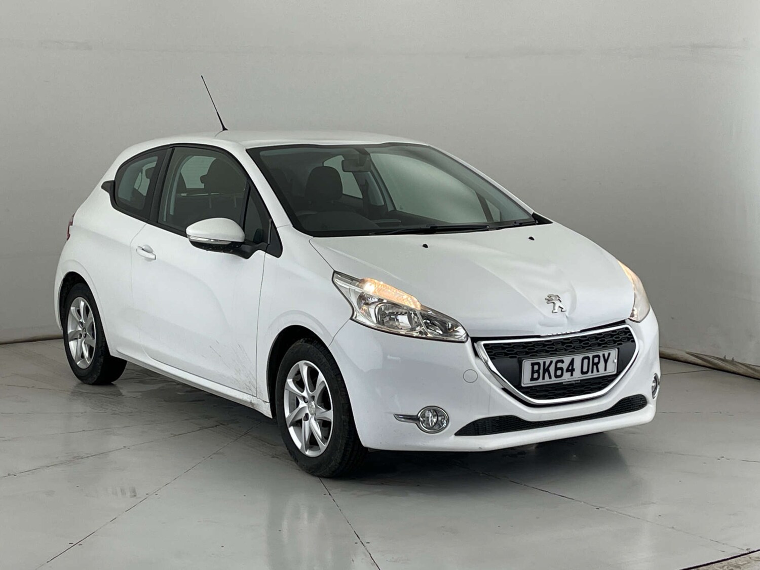 Used Peugeot 208 2014 for sale - 76601786: Photo 1