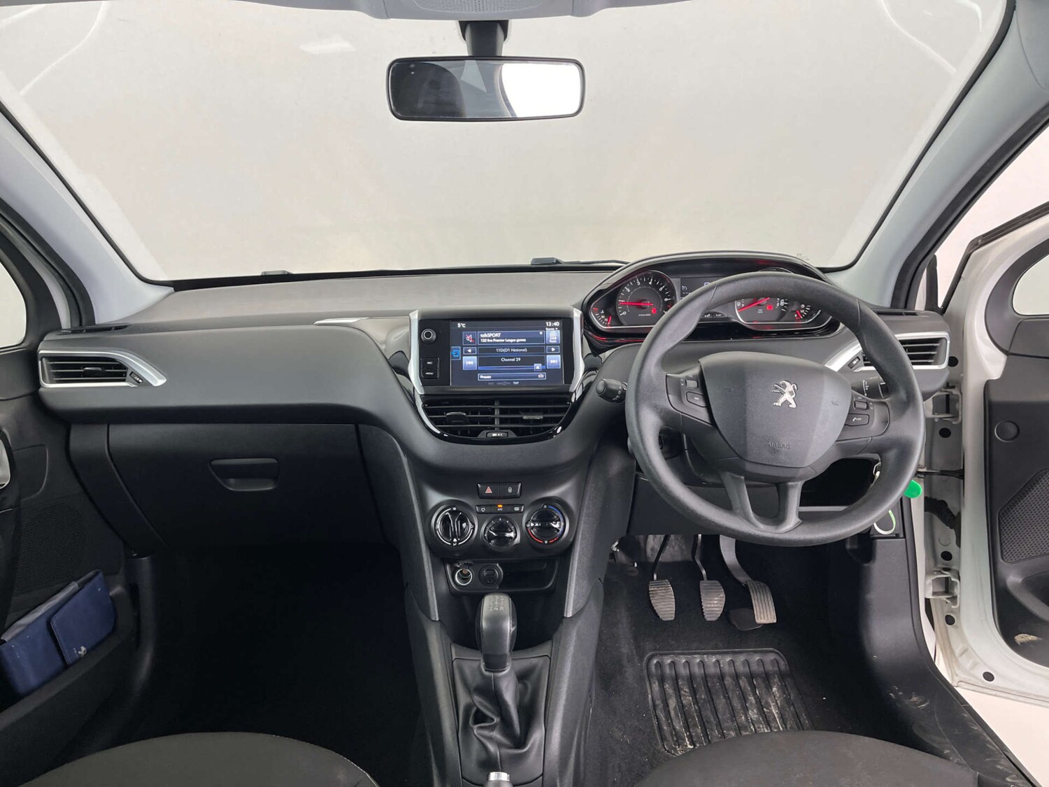 Used Peugeot 208 2014 for sale - 76601786: Photo 10
