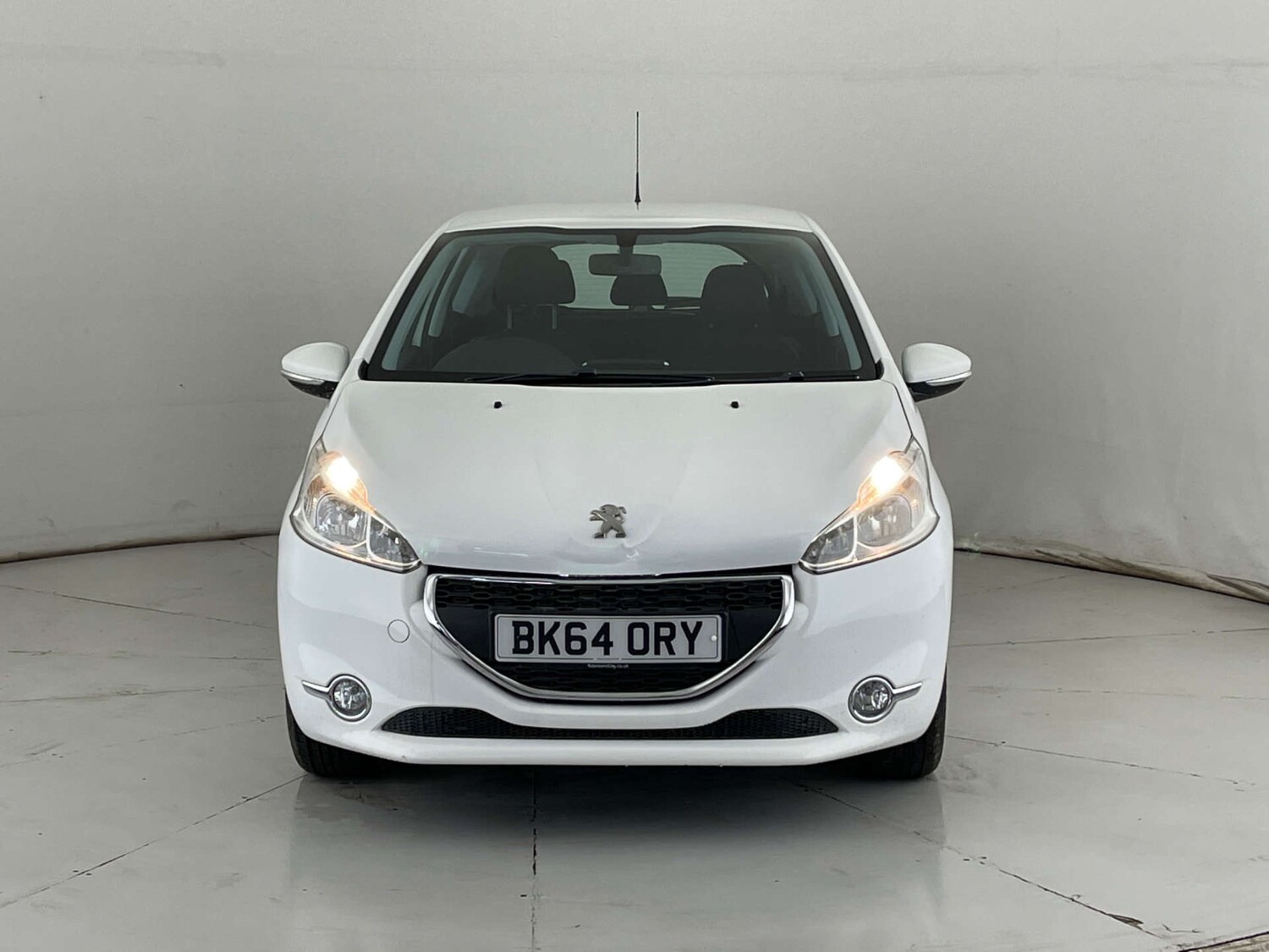 Used Peugeot 208 2014 for sale - 76601786: Photo 2