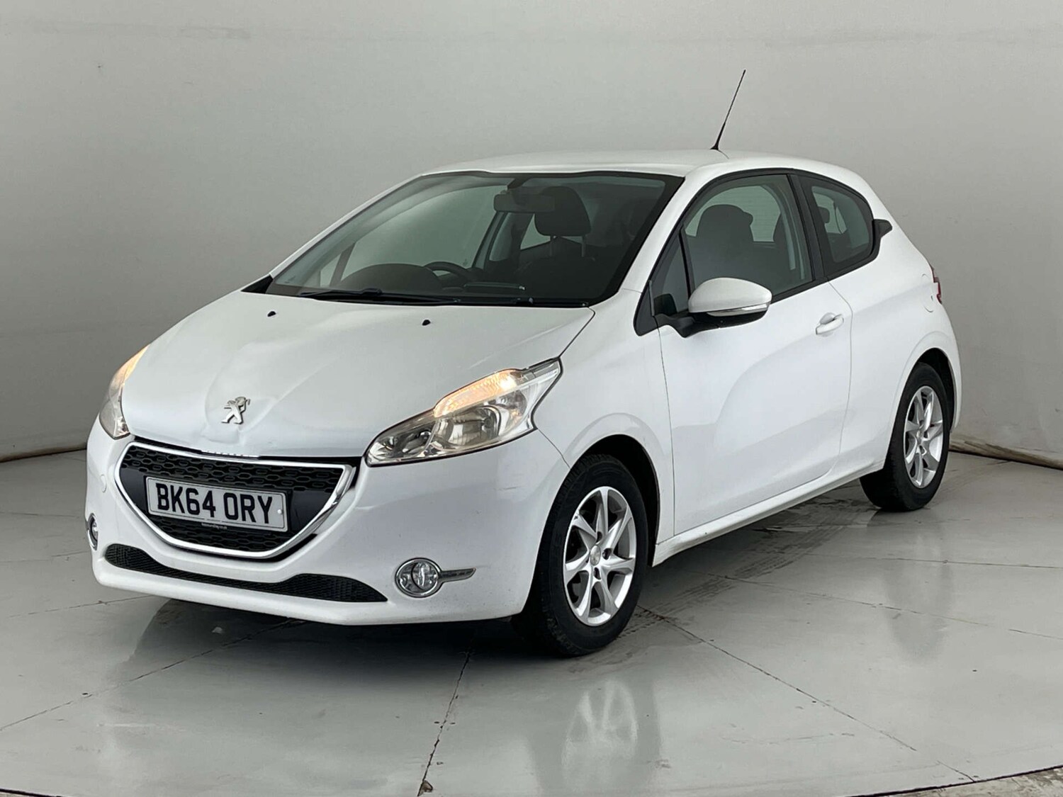Used Peugeot 208 2014 for sale - 76601786: Photo 3