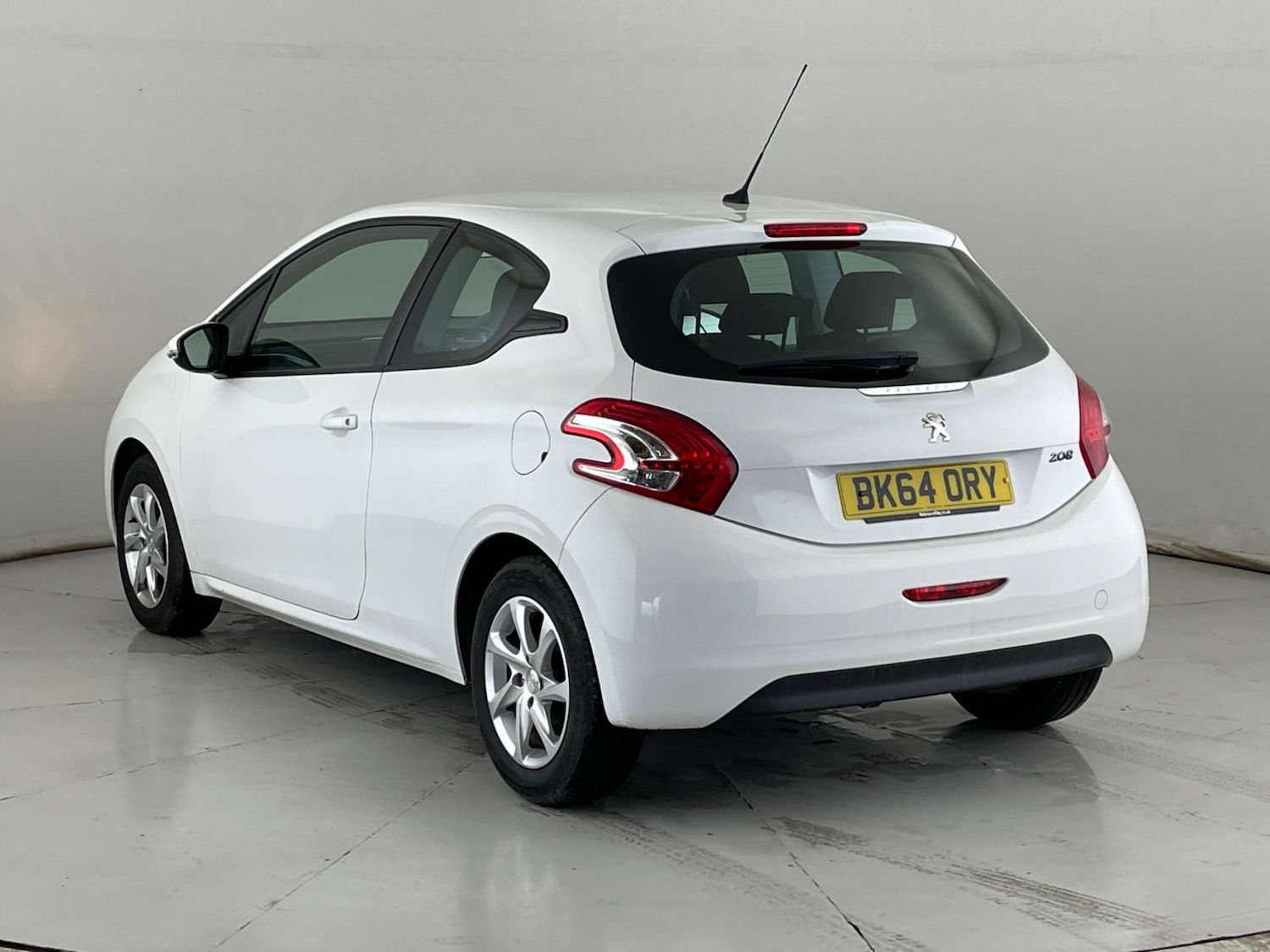 Used Peugeot 208 2014 for sale - 76601786: Photo 6
