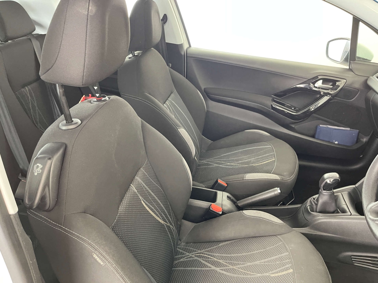 Used Peugeot 208 2014 for sale - 76601786: Photo 9