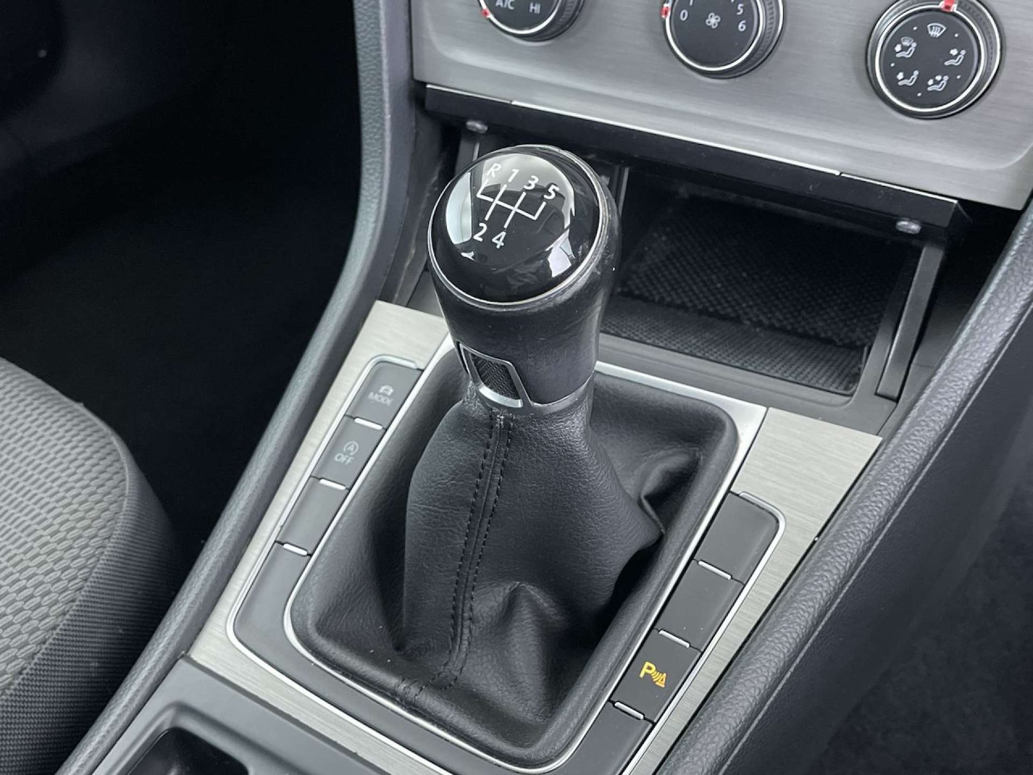 Used Volkswagen Golf 2015 for sale - 76861630: Photo 44