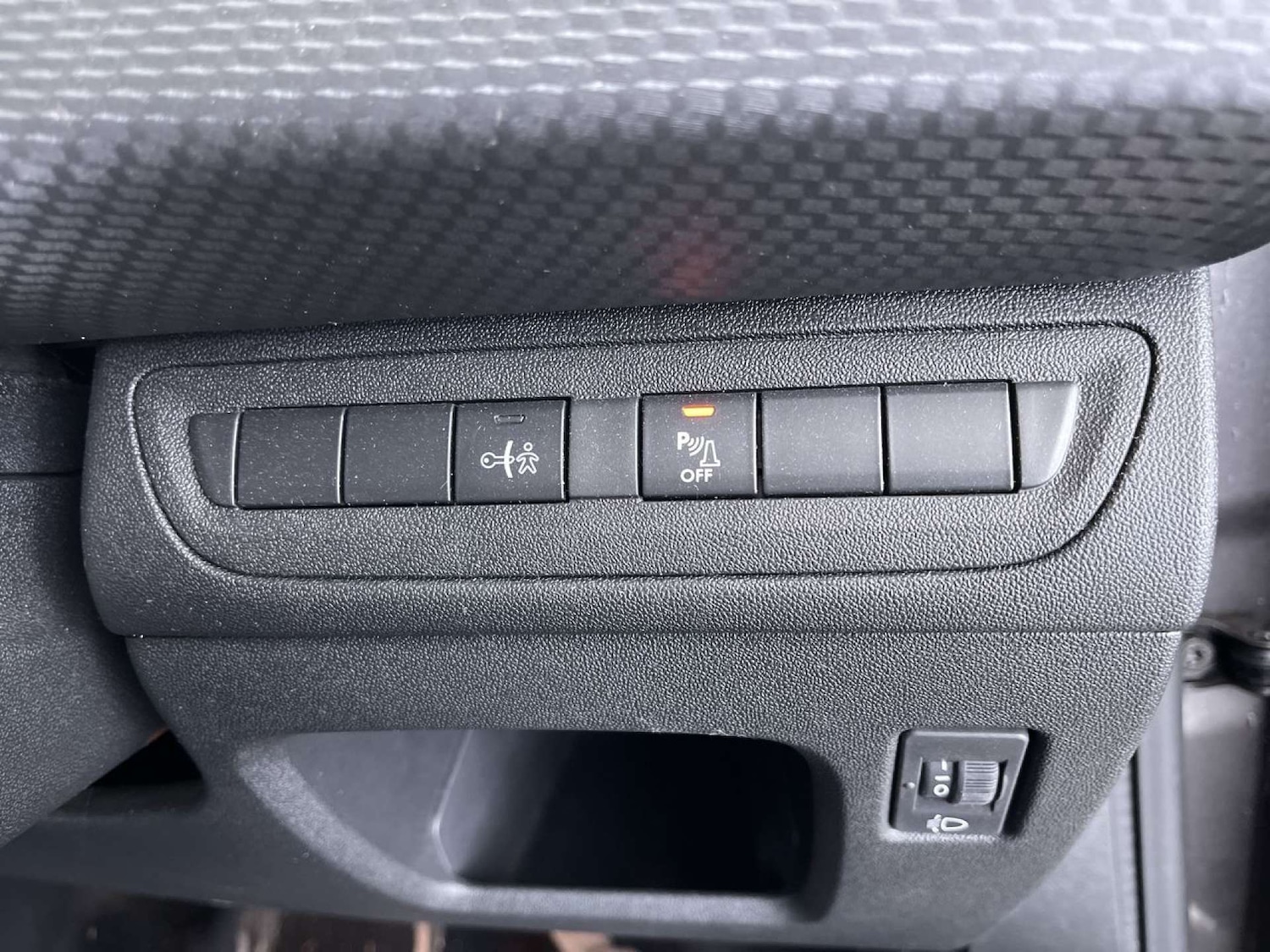 Used Peugeot 2008 2016 for sale - 77022493: Photo 48