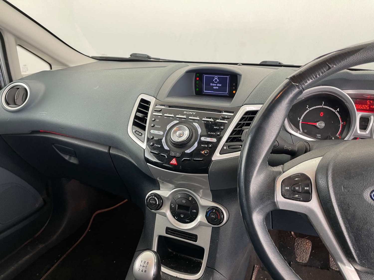 Used Ford Fiesta 2010 for sale - 77166032: Photo 11