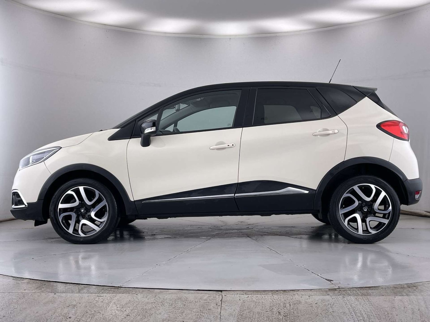 Used Renault Captur 2016 for sale - 77168070: Photo 16