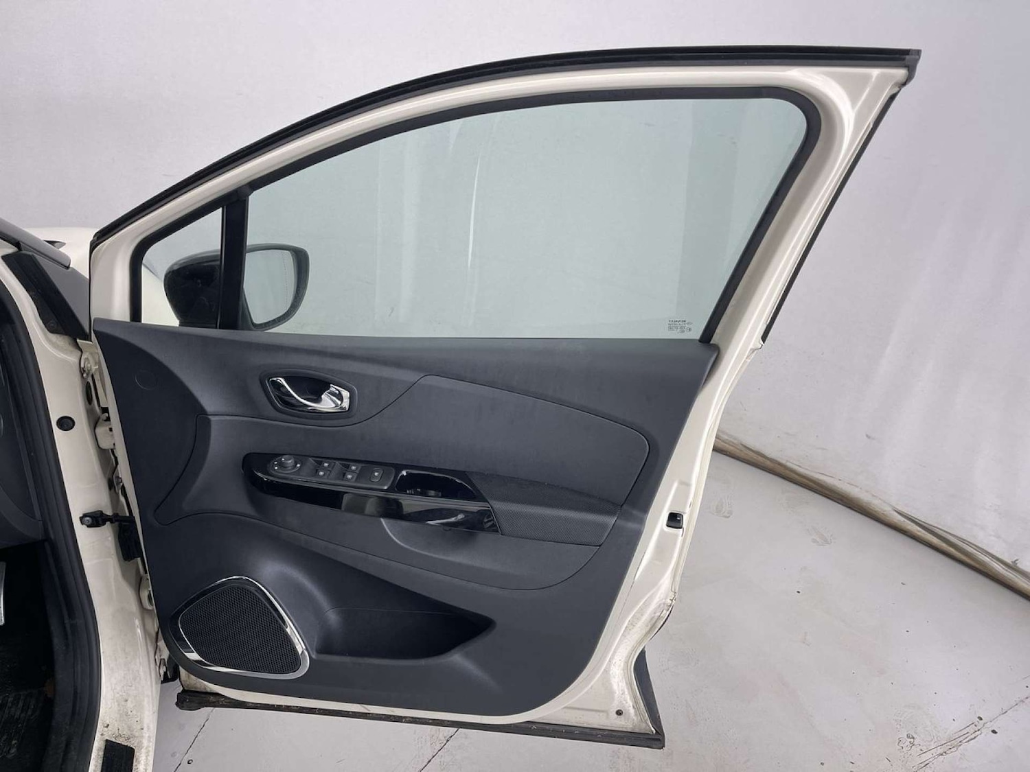 Used Renault Captur 2016 for sale - 77168070: Photo 29