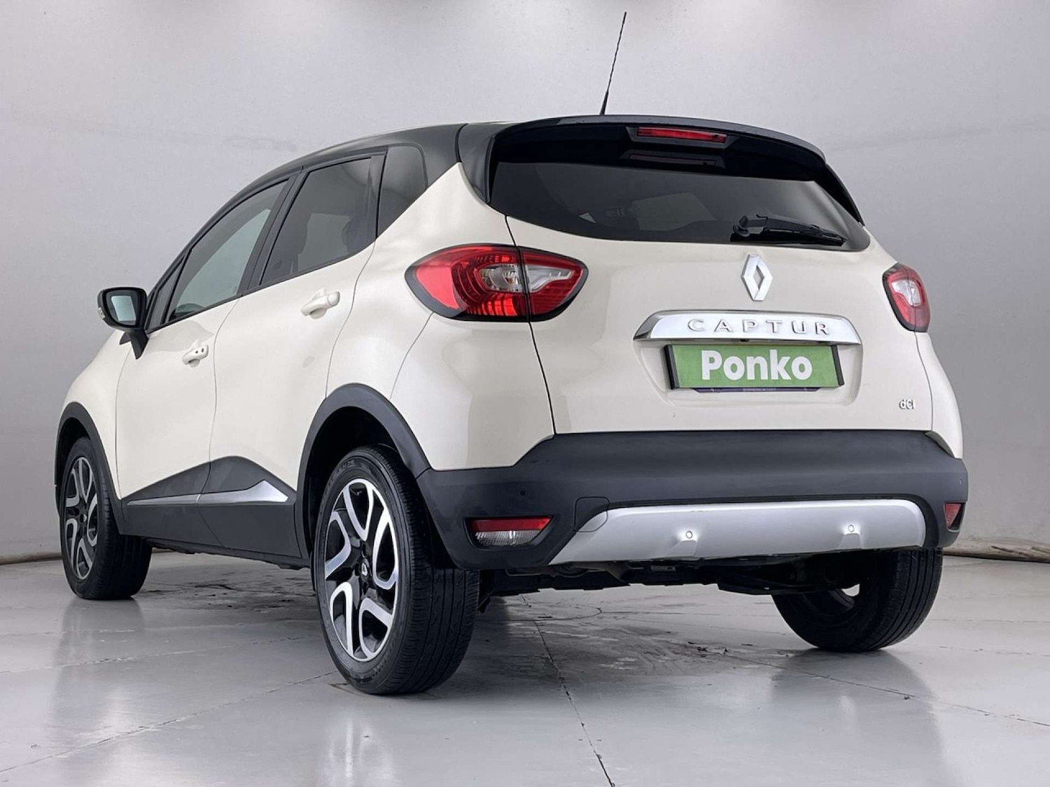 Used Renault Captur 2016 for sale - 77168070: Photo 3