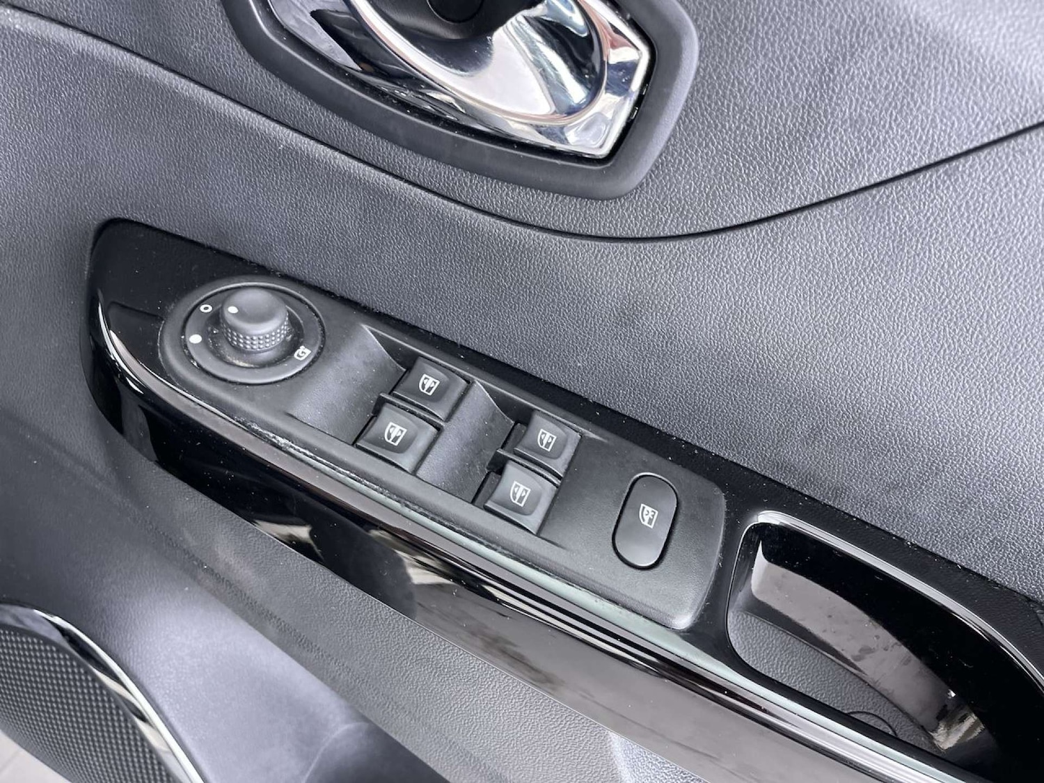 Used Renault Captur 2016 for sale - 77168070: Photo 51