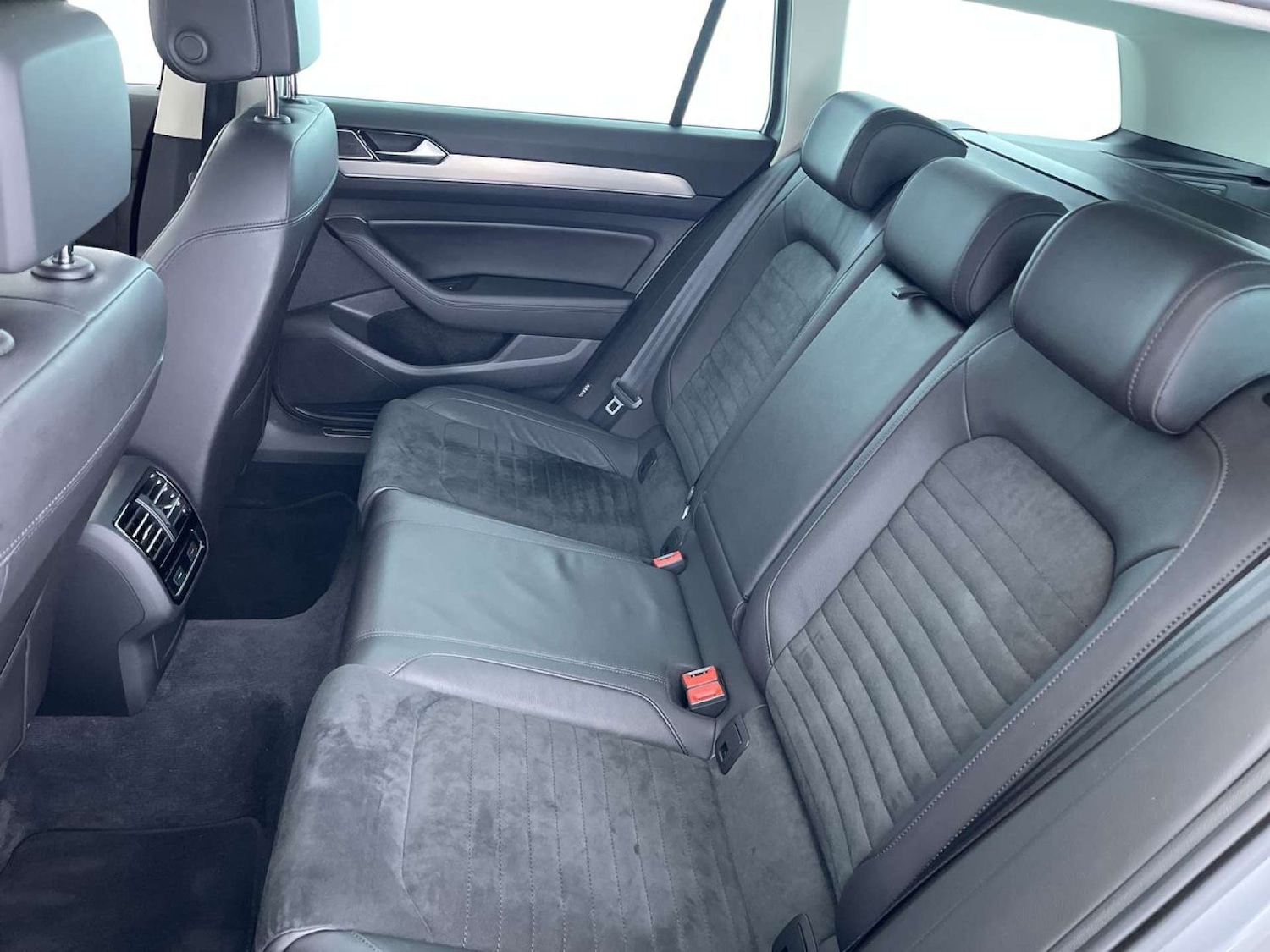 Used Volkswagen Passat 2018 for sale - 76469536: Photo 9