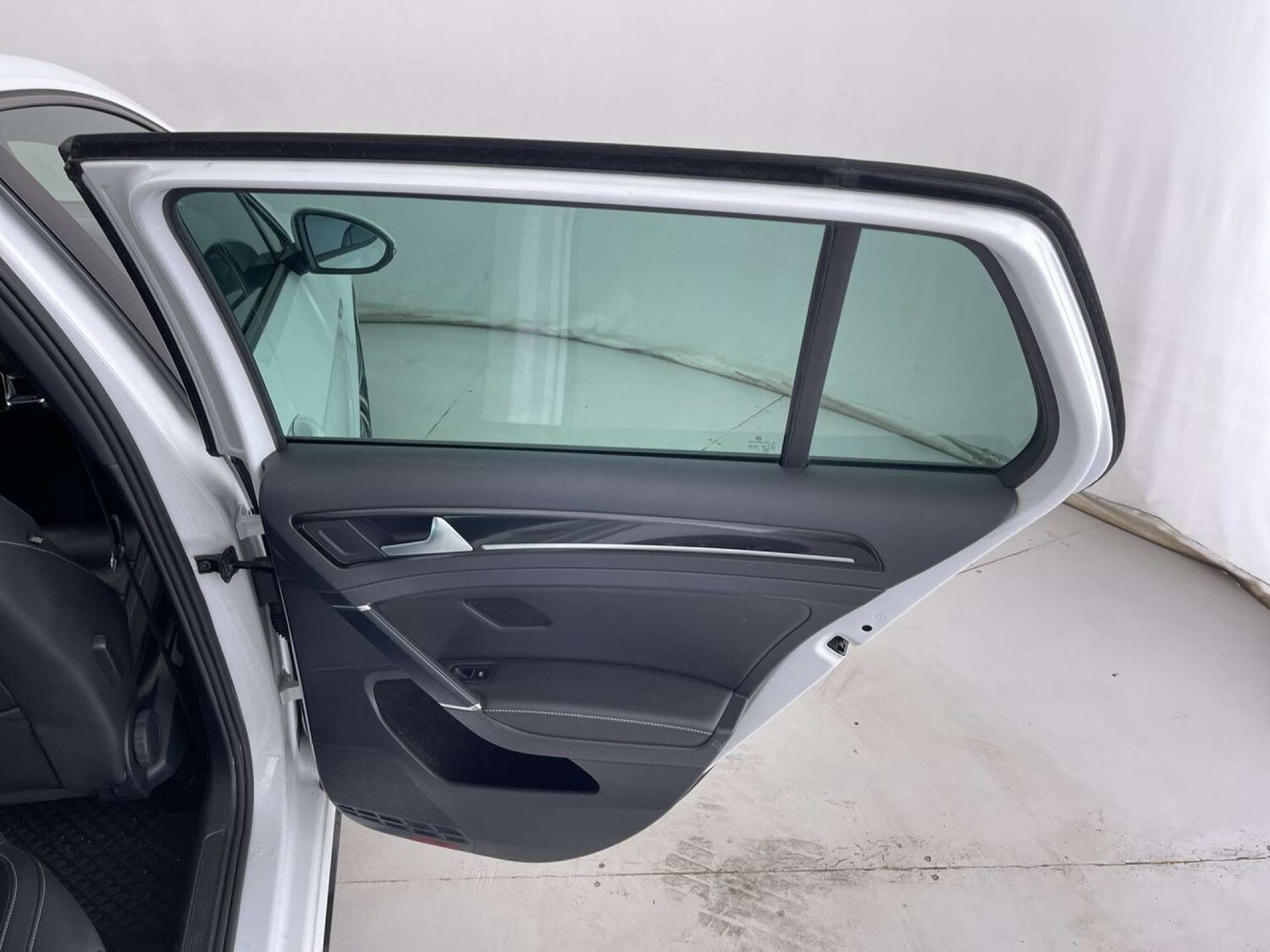 Used Volkswagen Golf 2016 for sale - 76118382: Photo 30