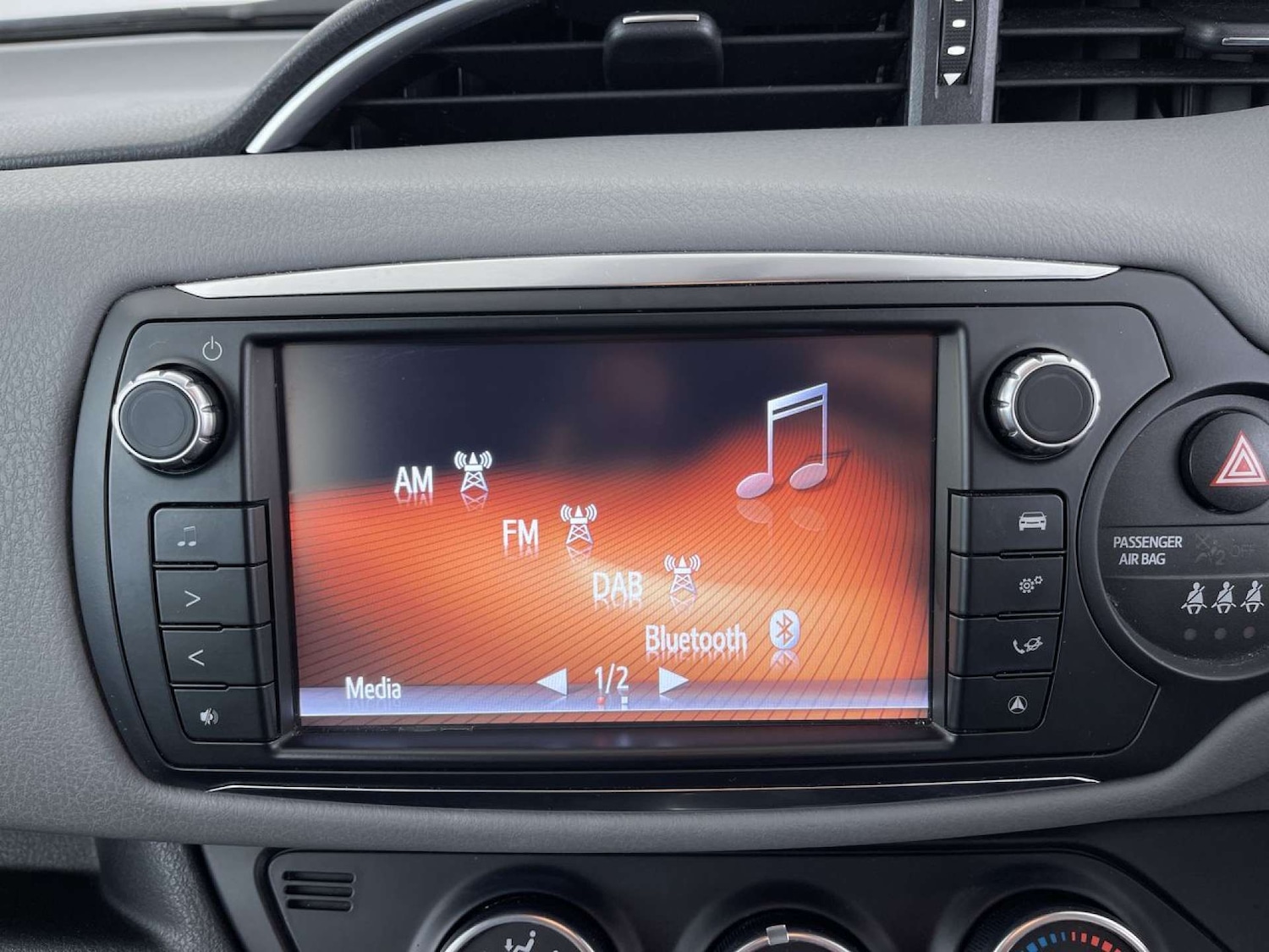 Used Toyota Yaris 2016 for sale - 77072198: Photo 41