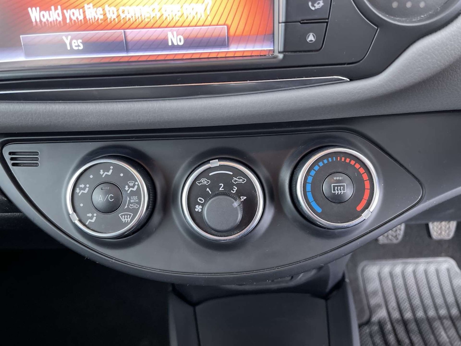 Used Toyota Yaris 2016 for sale - 77072198: Photo 44