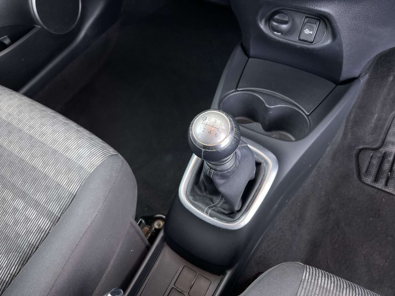 Used Toyota Yaris 2016 for sale - 77072198: Photo 47