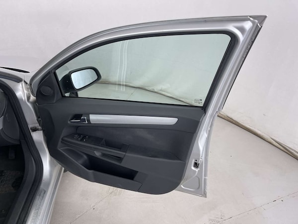 Used Vauxhall Astra 2009 for sale - 76305787: Photo 29