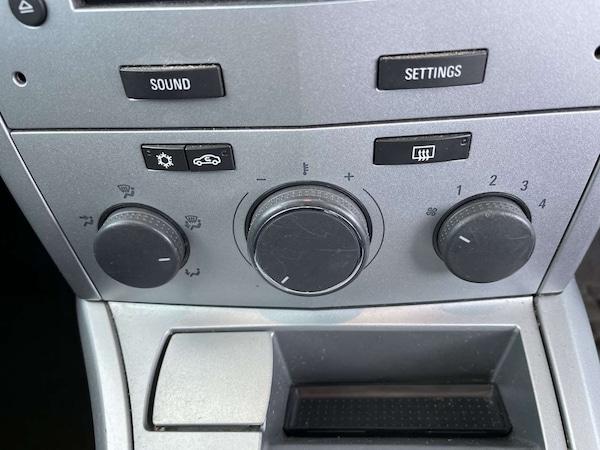 Used Vauxhall Astra 2009 for sale - 76305787: Photo 42