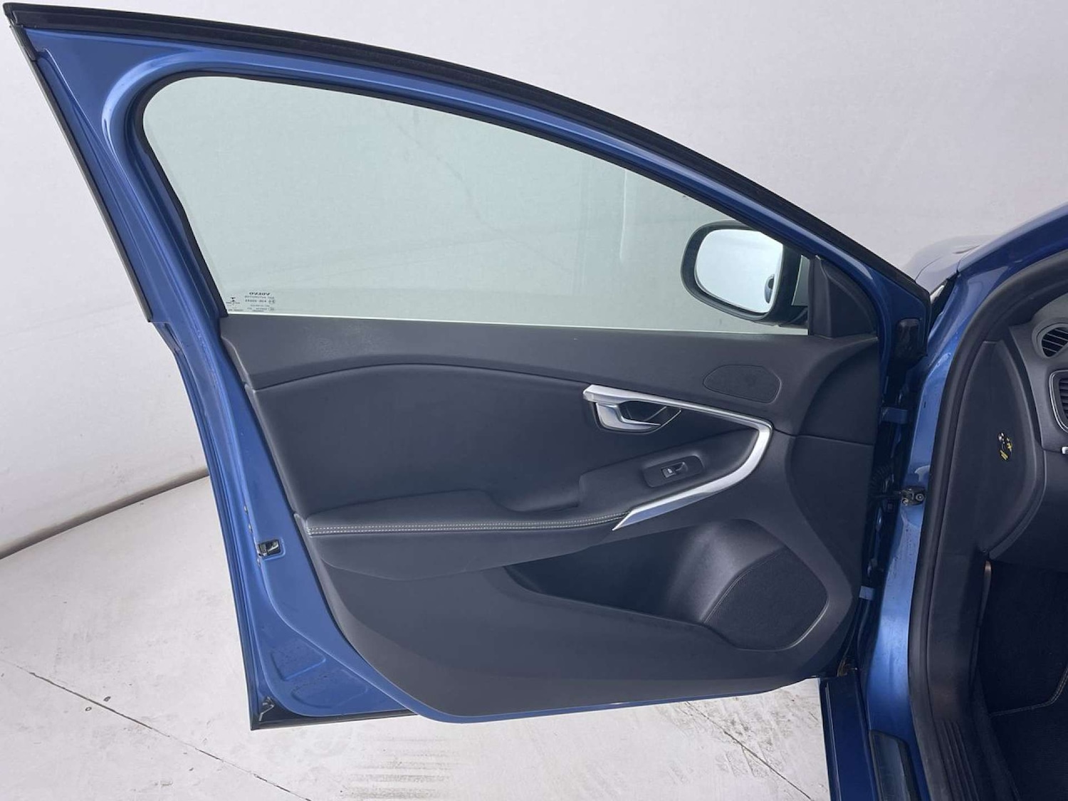 Used Volvo V40 2017 for sale - 76544310: Photo 27