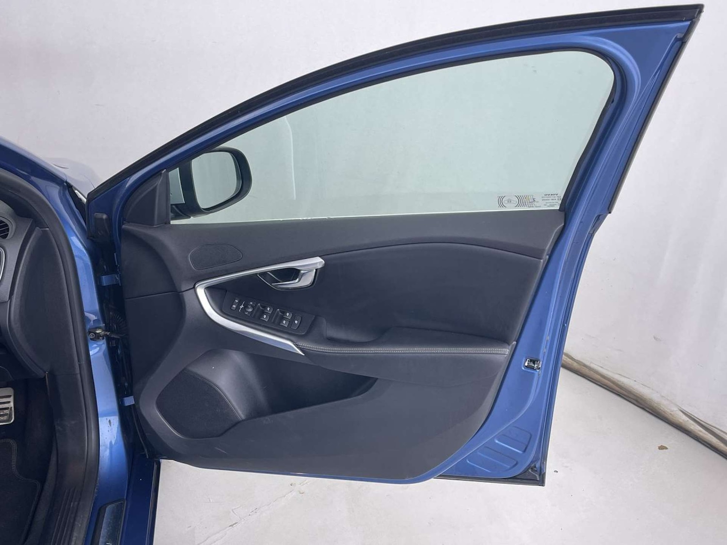 Used Volvo V40 2017 for sale - 76544310: Photo 29