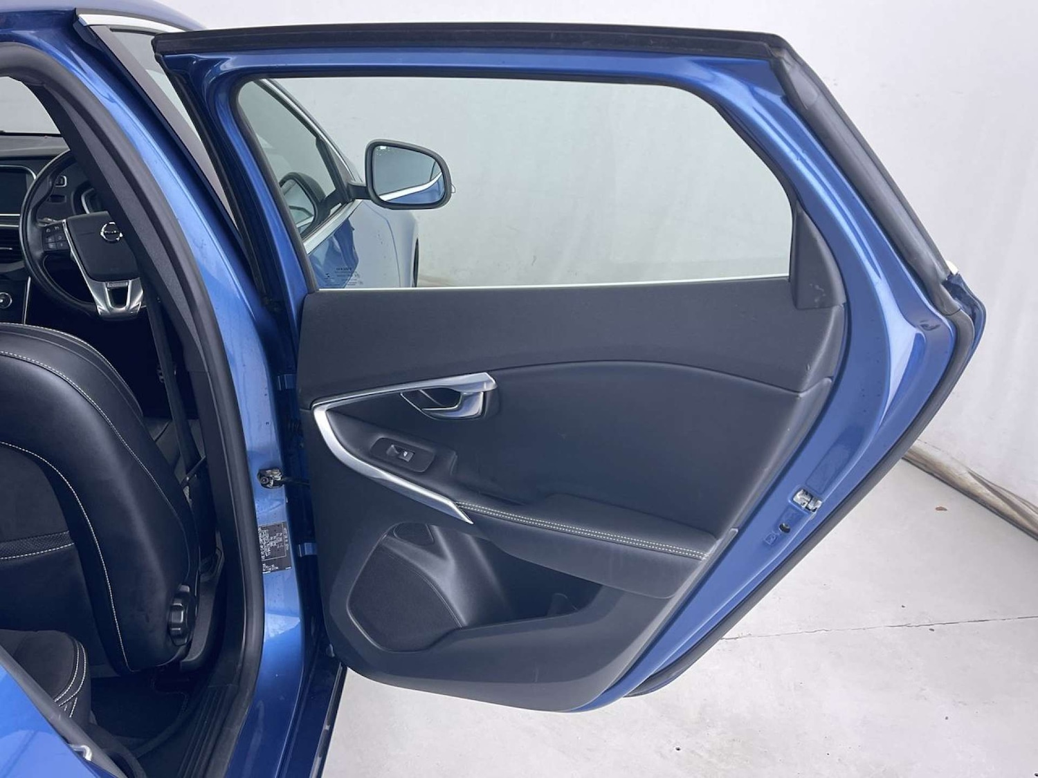 Used Volvo V40 2017 for sale - 76544310: Photo 30