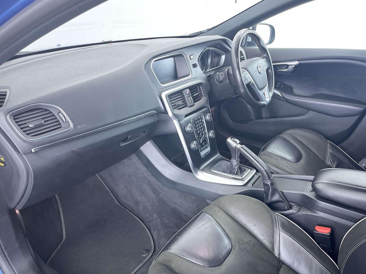 Used Volvo V40 2017 for sale - 76544310: Photo 32