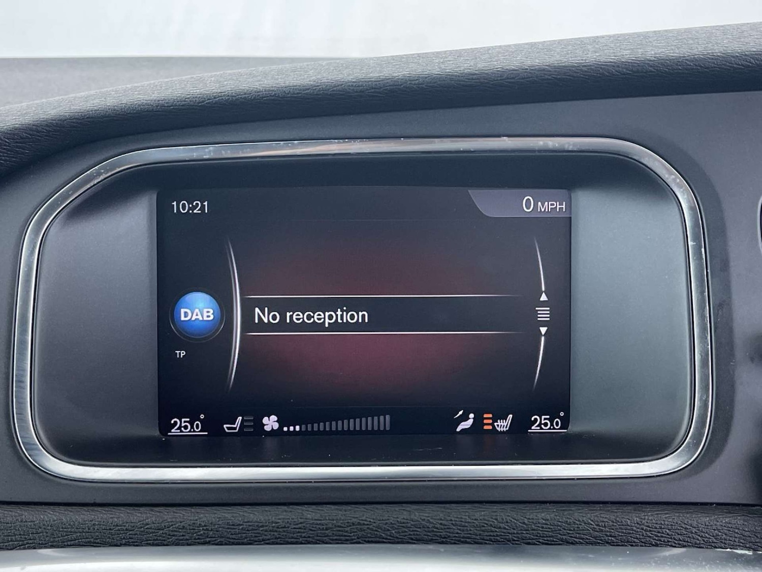 Used Volvo V40 2017 for sale - 76544310: Photo 41