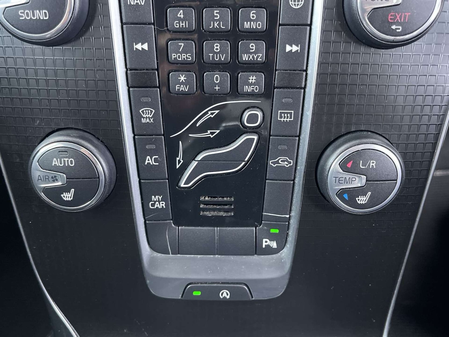 Used Volvo V40 2017 for sale - 76544310: Photo 44